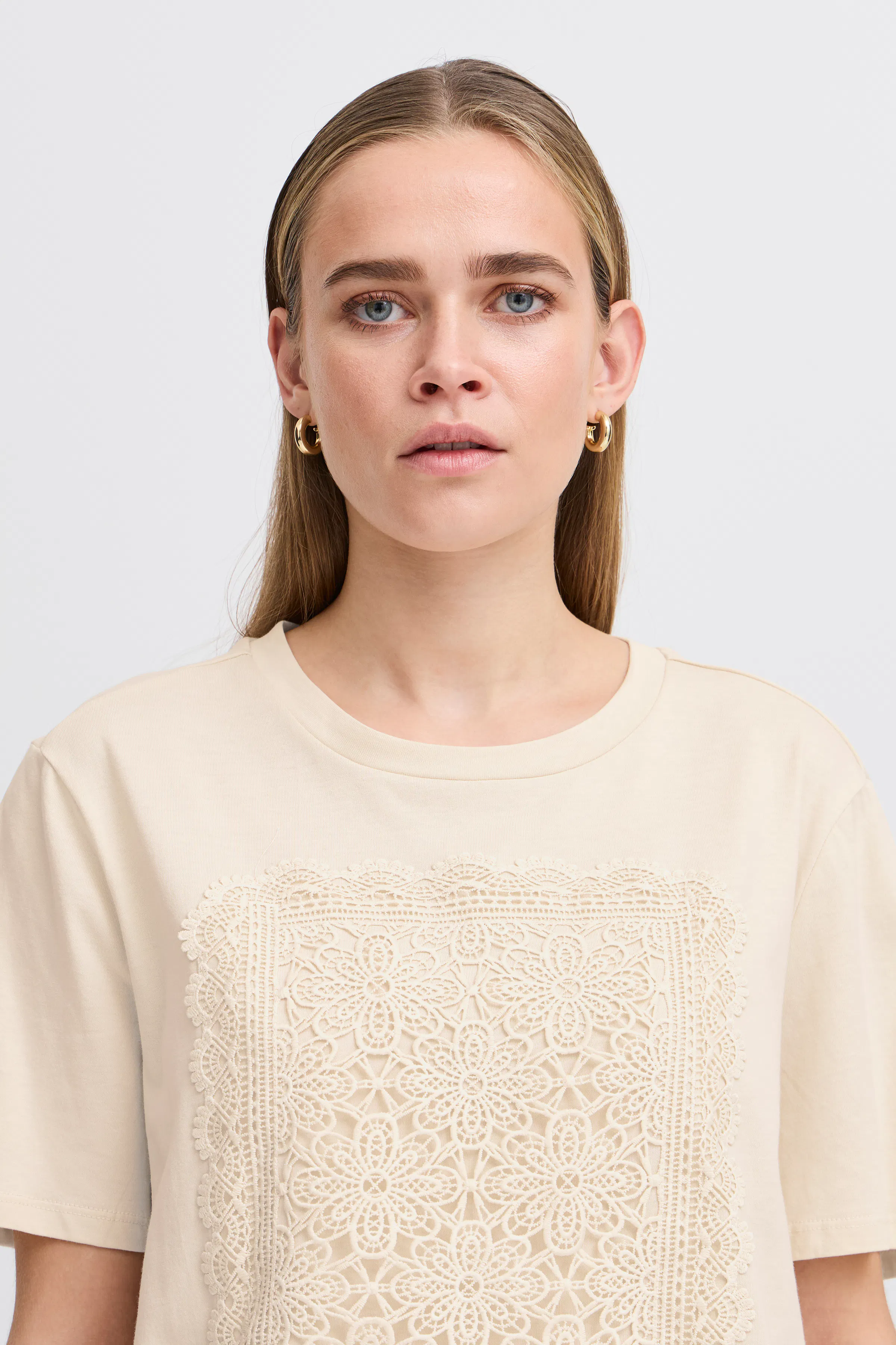IHNAYOLA T-shirt LOOKBOOK DETAIL 20122788-124301