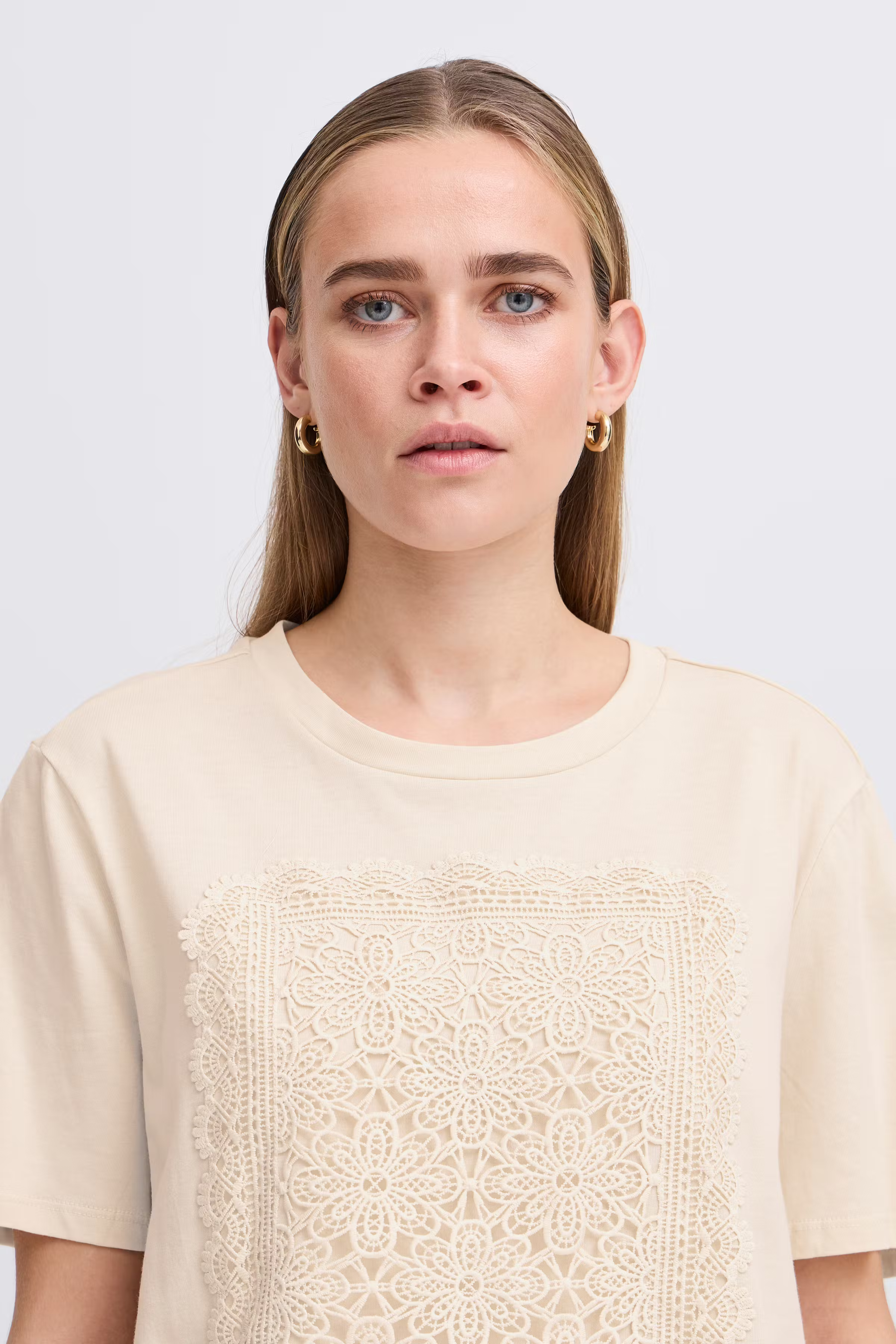 IHNAYOLA T-shirt LOOKBOOK DETAIL 20122788-124301