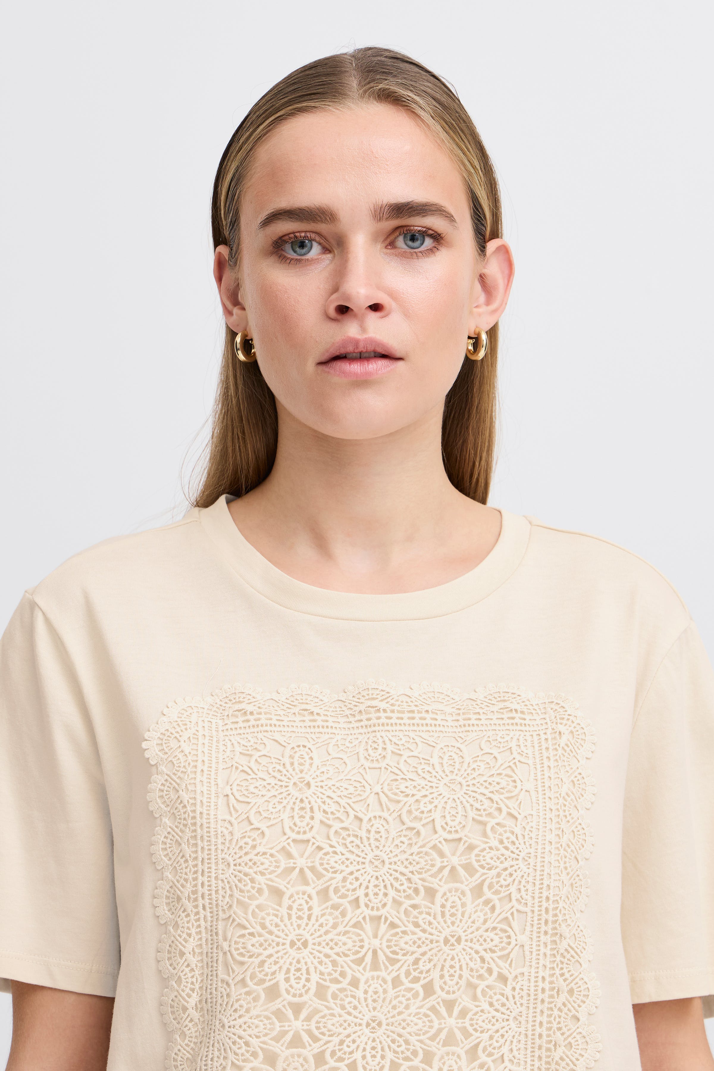 IHNAYOLA T-shirt LOOKBOOK DETAIL 20122788-124301