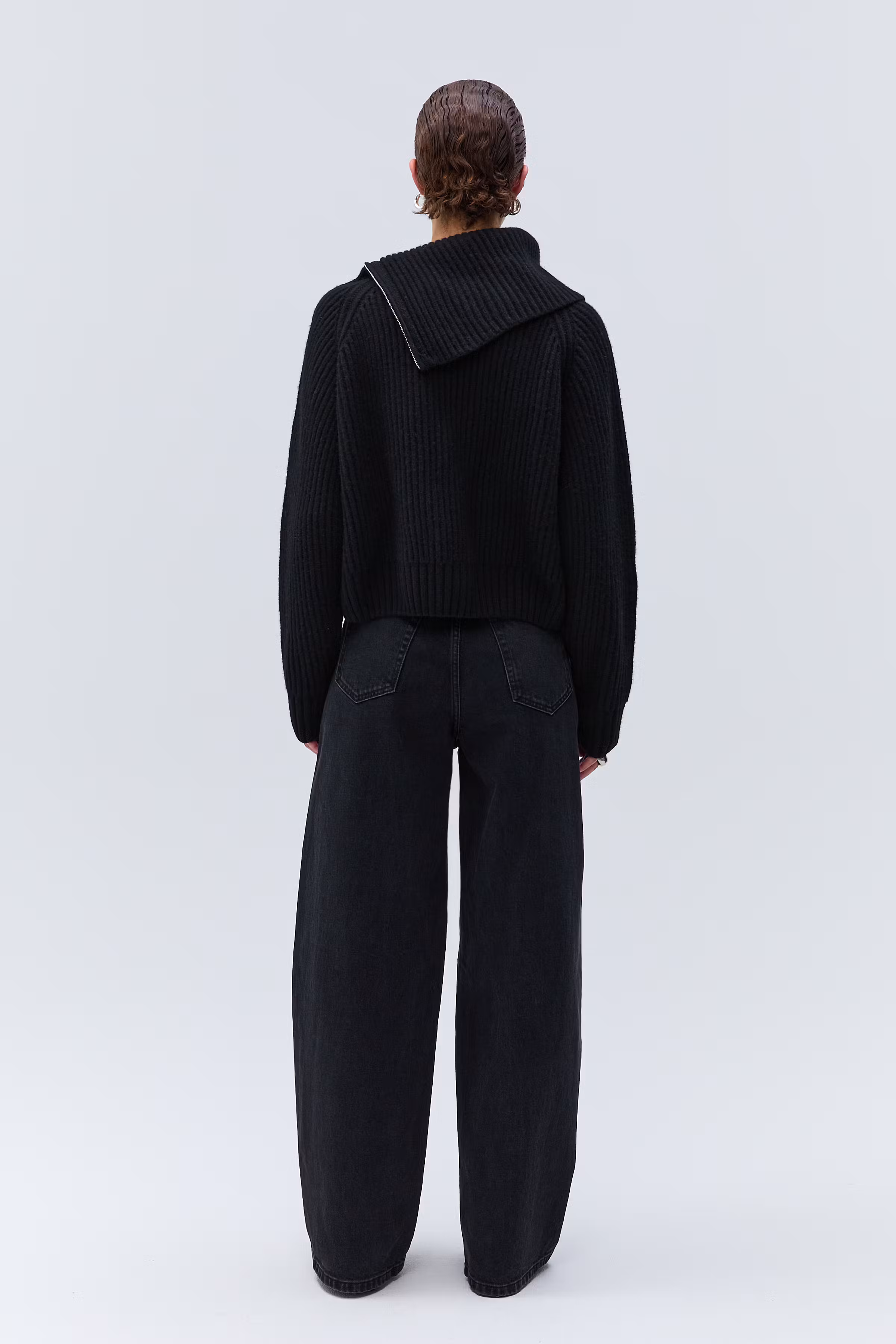 IOFIDELIA Pullover LOOKBOOK BACK 30600000-BK999