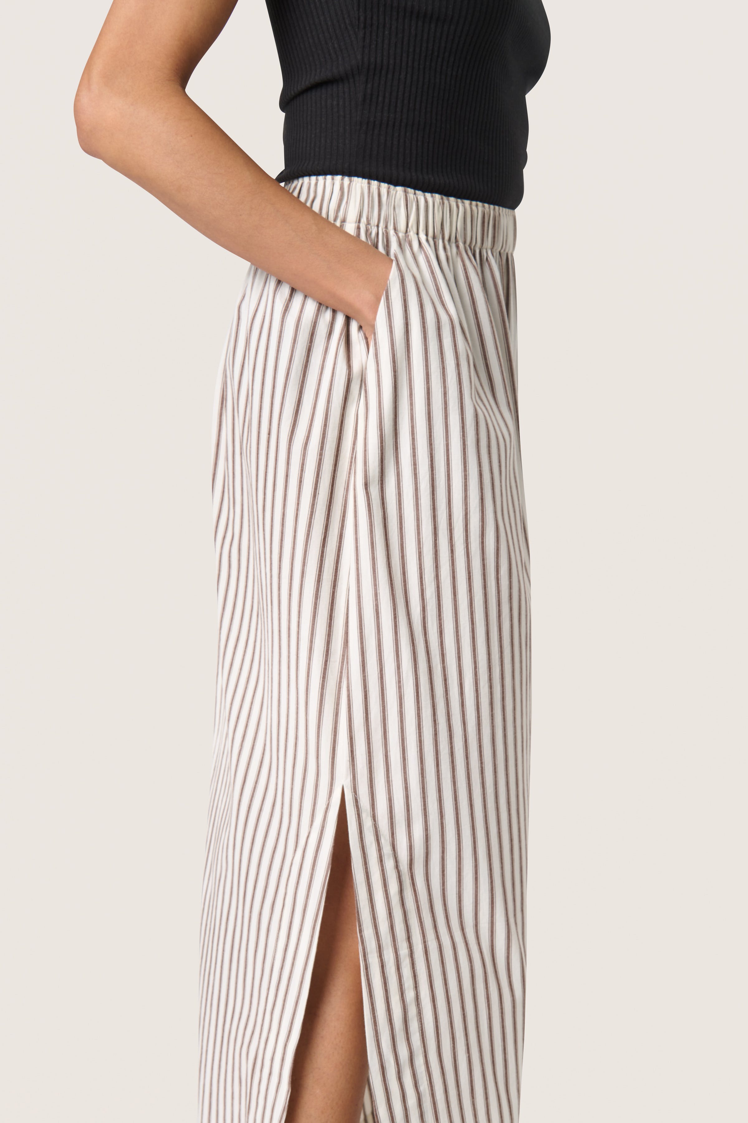 SLMunevo Skirt LOOKBOOK DETAIL 30408668-304136