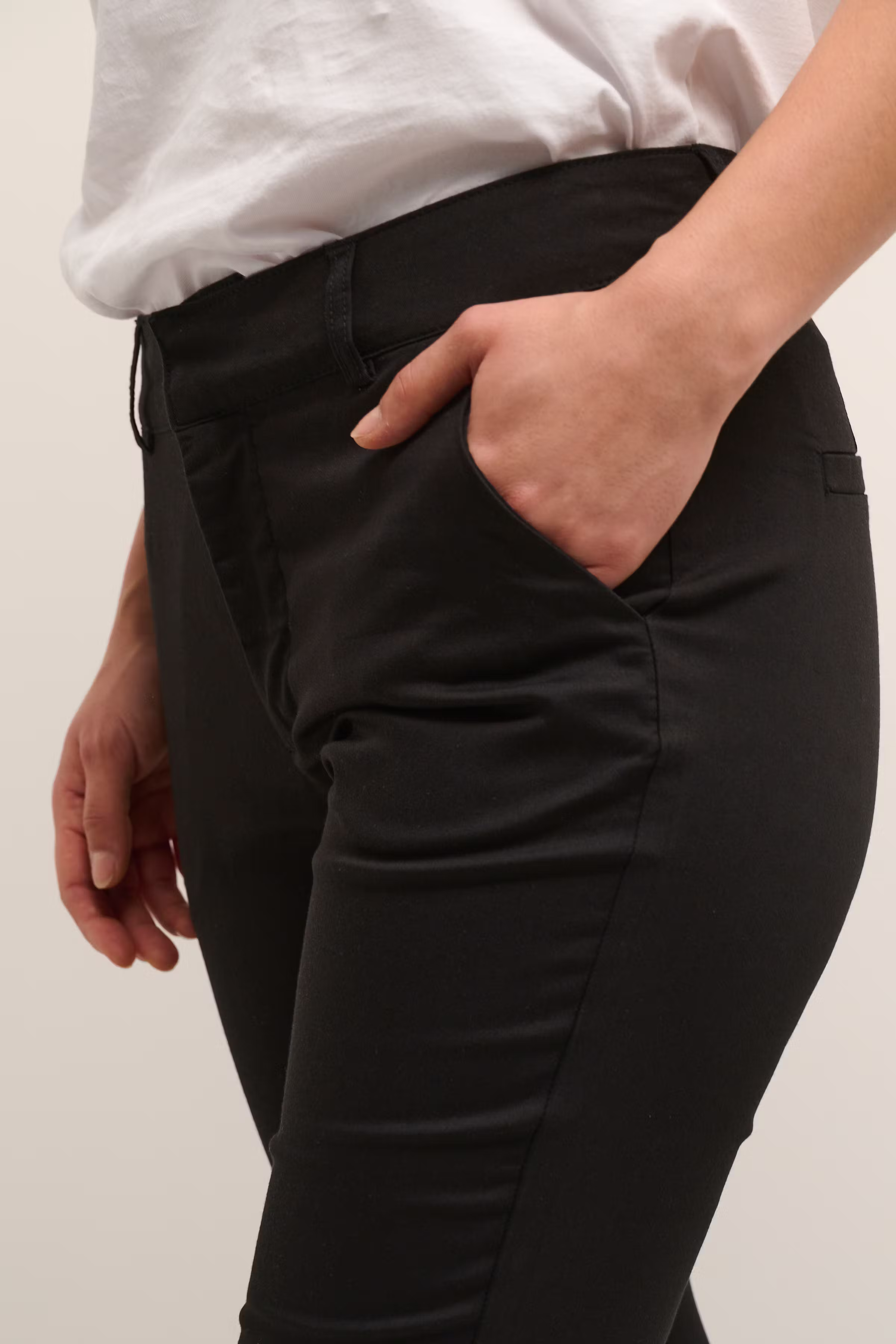 KAlea Pantalon Capri LOOKBOOK DETAIL 10506815-100121