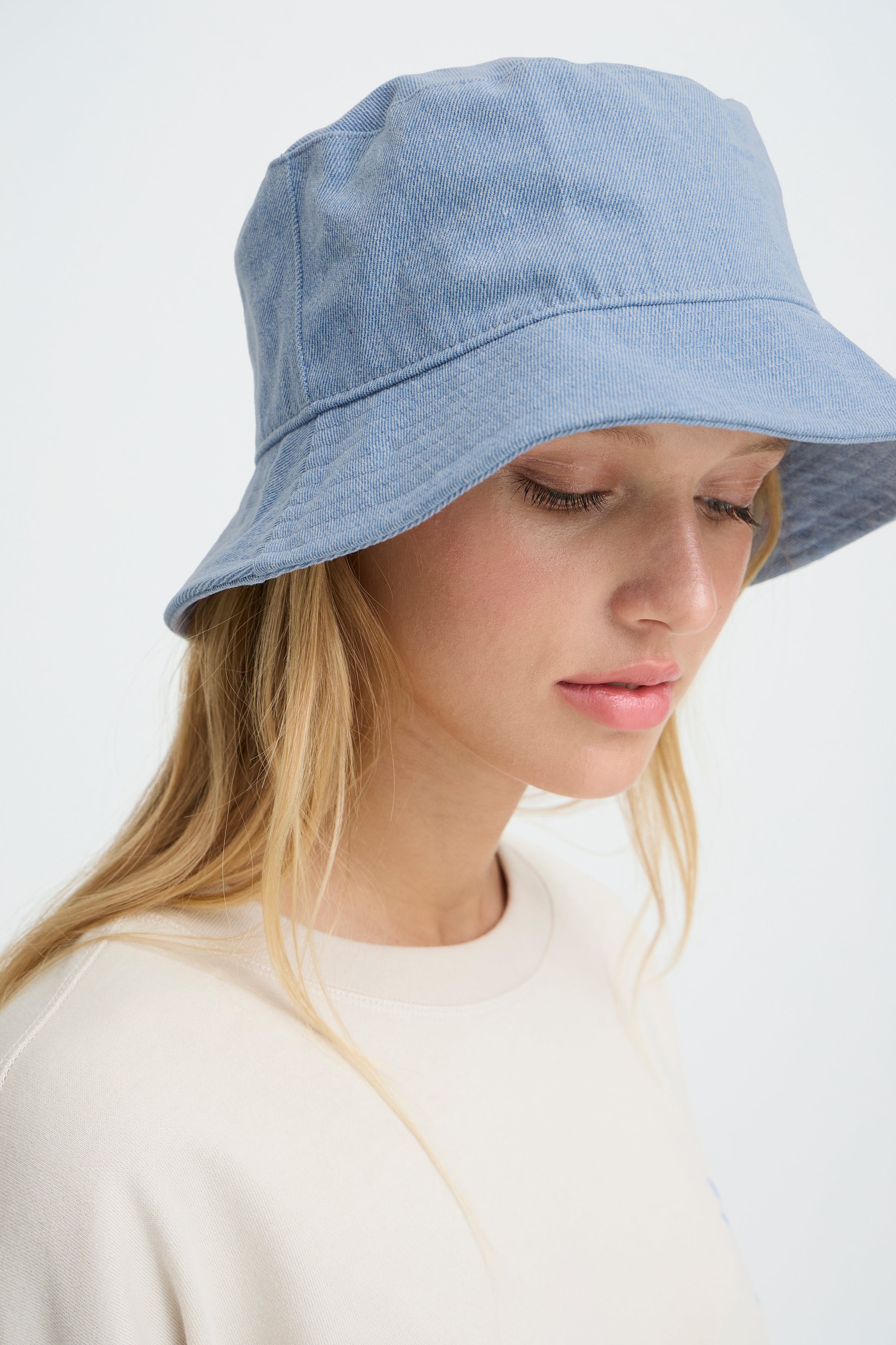 IAALEA Caps LOOKBOOK FRONT 20125335-183930