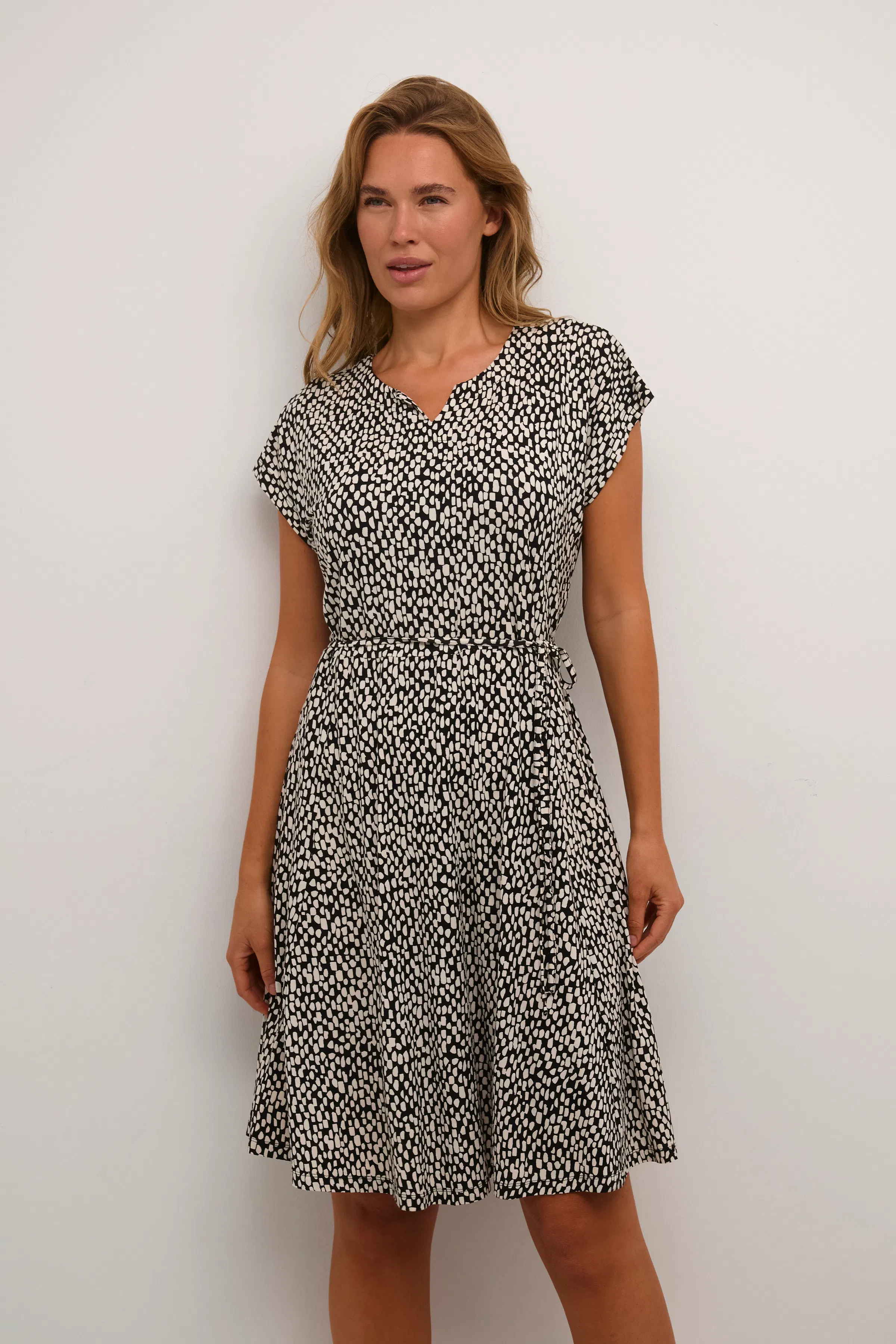 KAbella Kjole LOOKBOOK FRONT 10508466-105633