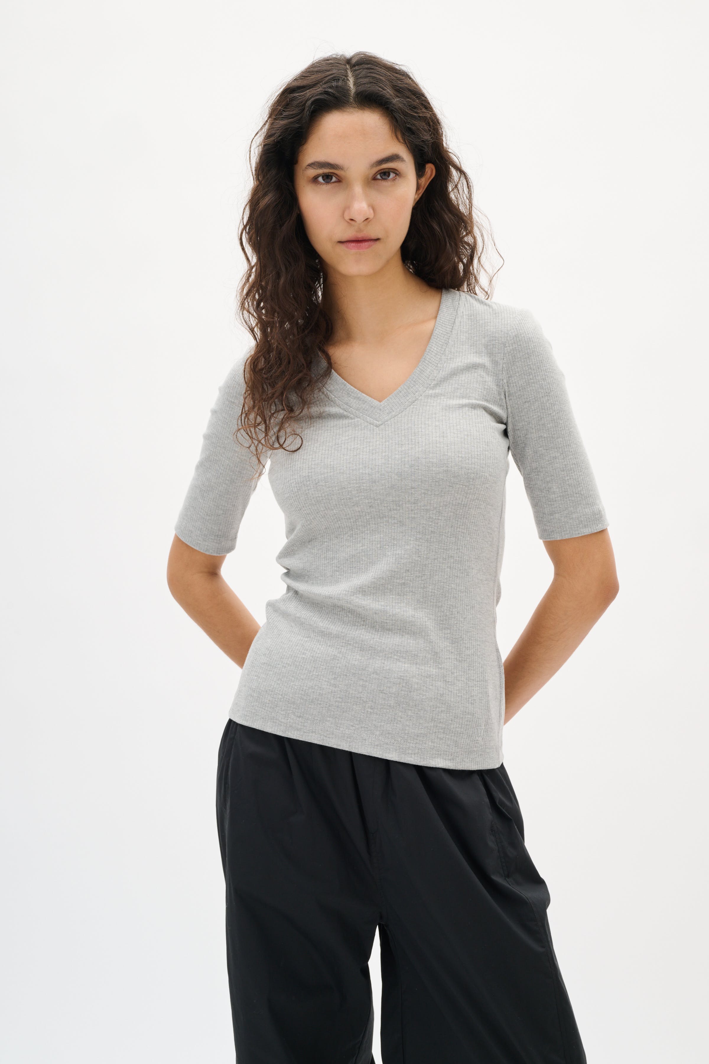 DagnaIW Melange V T-shirt LOOKBOOK FRONT 30106865-301744