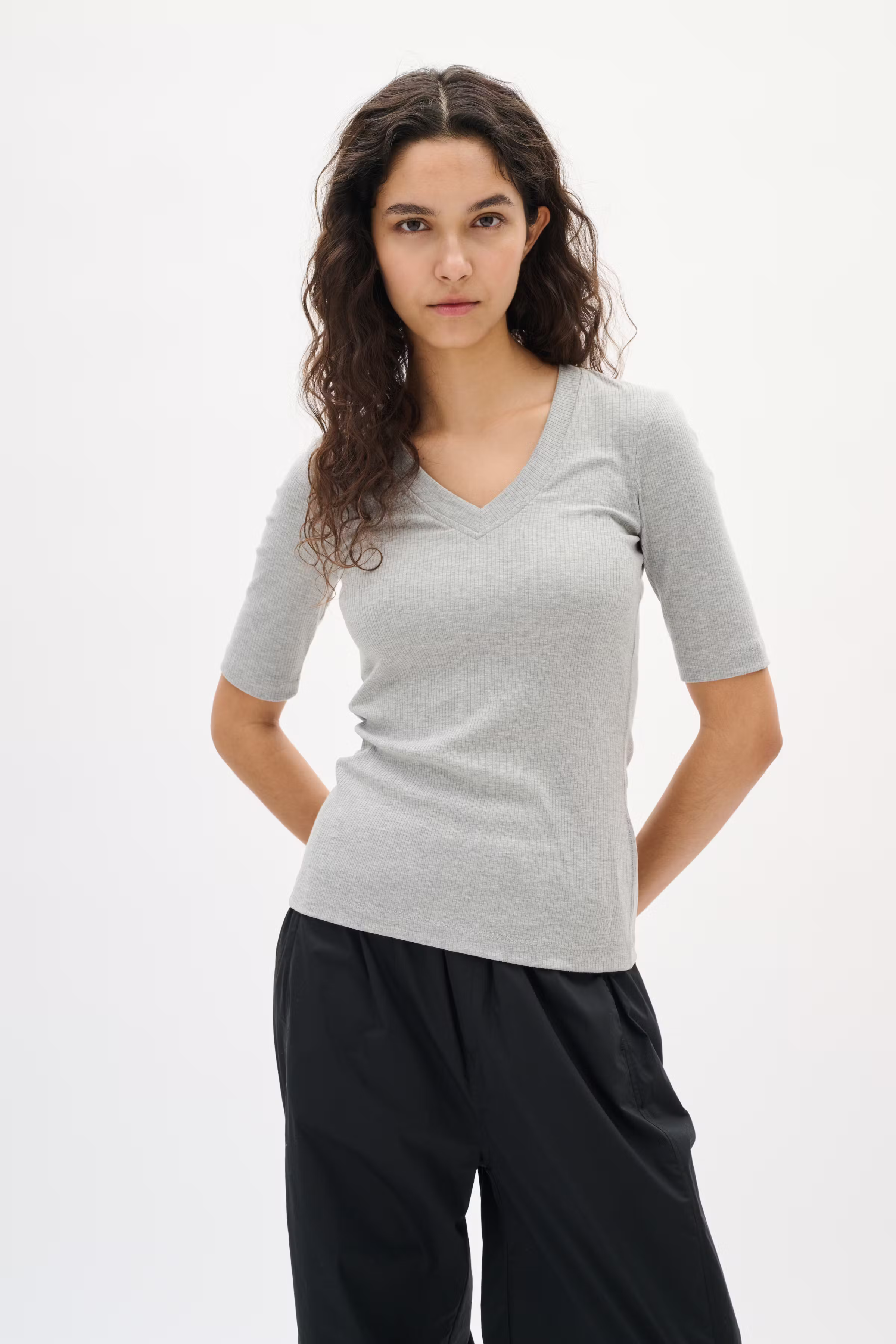 DagnaIW Melange V T-shirt LOOKBOOK FRONT 30106865-301744