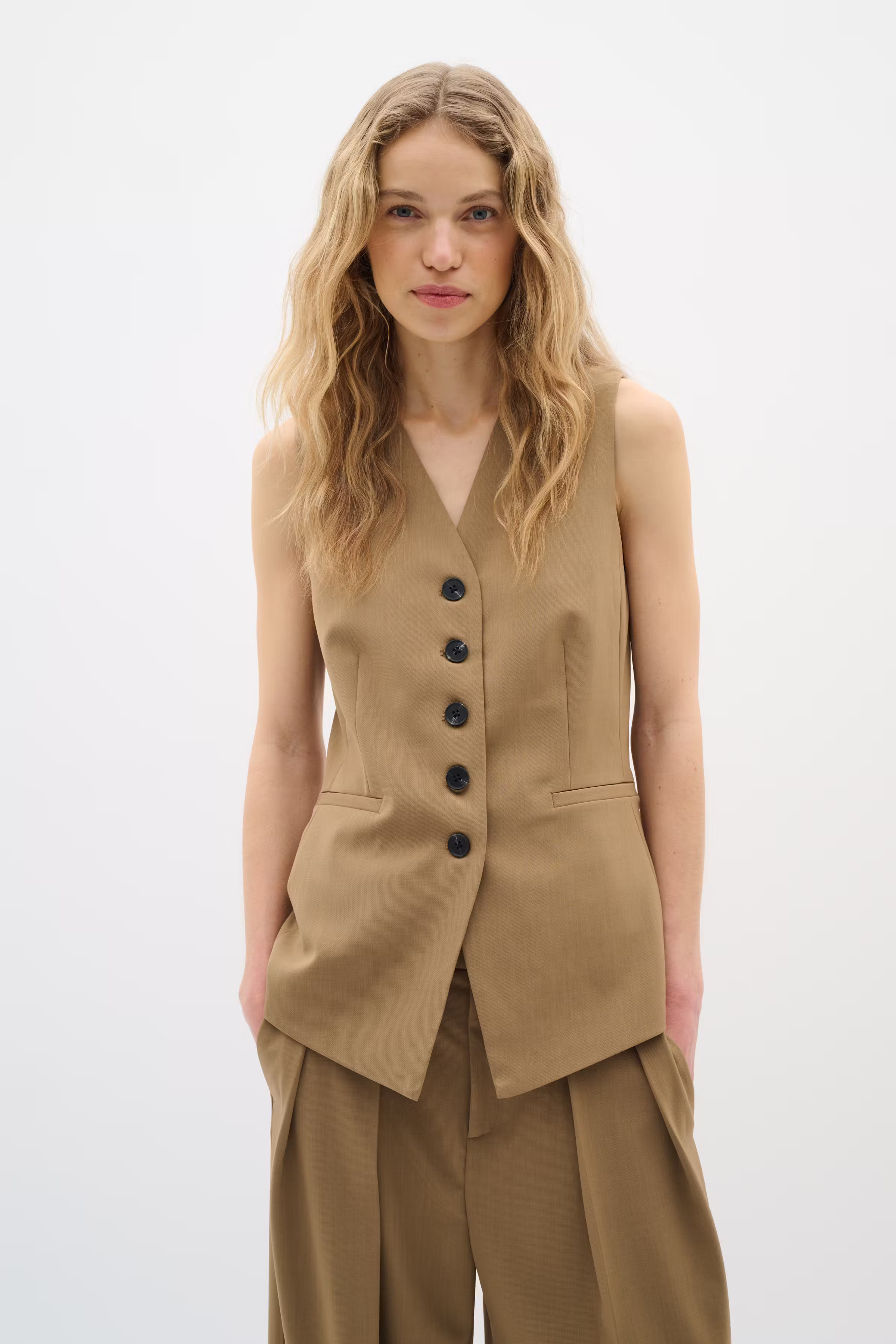 BriettaIW Väst LOOKBOOK FRONT 30110961-1808401