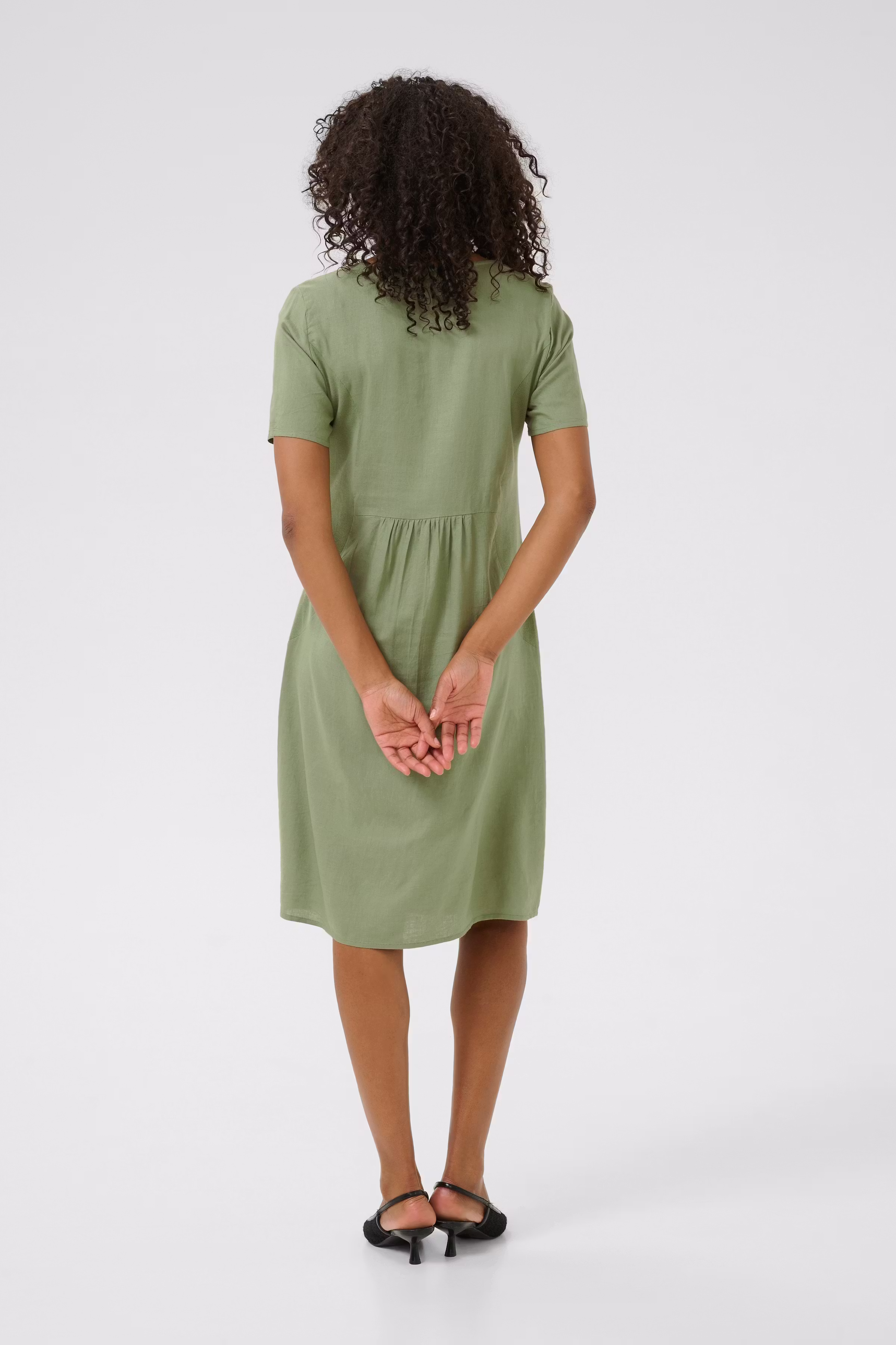 KAmilia Lin kjole LOOKBOOK BACK 10508362-170115