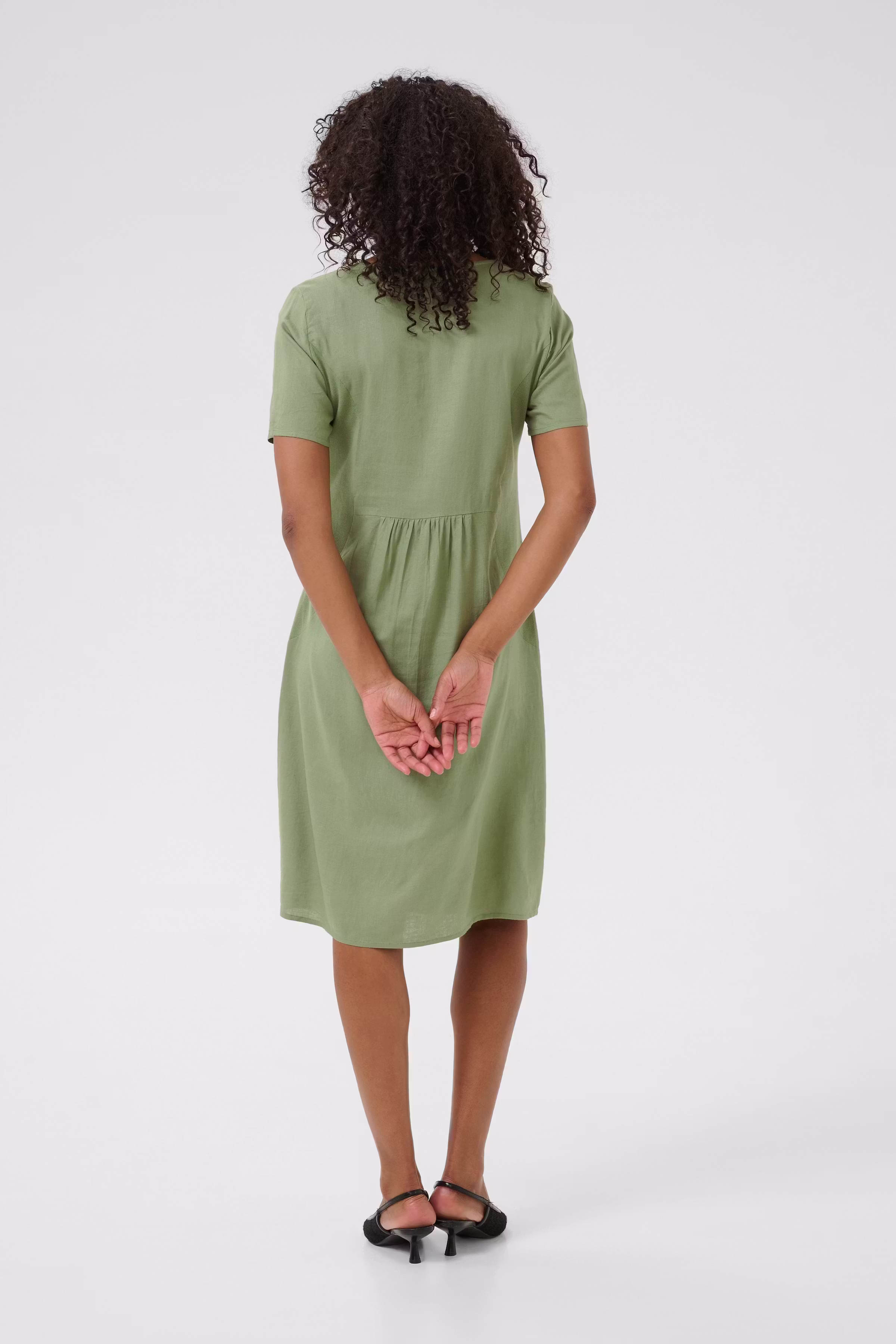 KAmilia Lin kjole LOOKBOOK BACK 10508362-170115