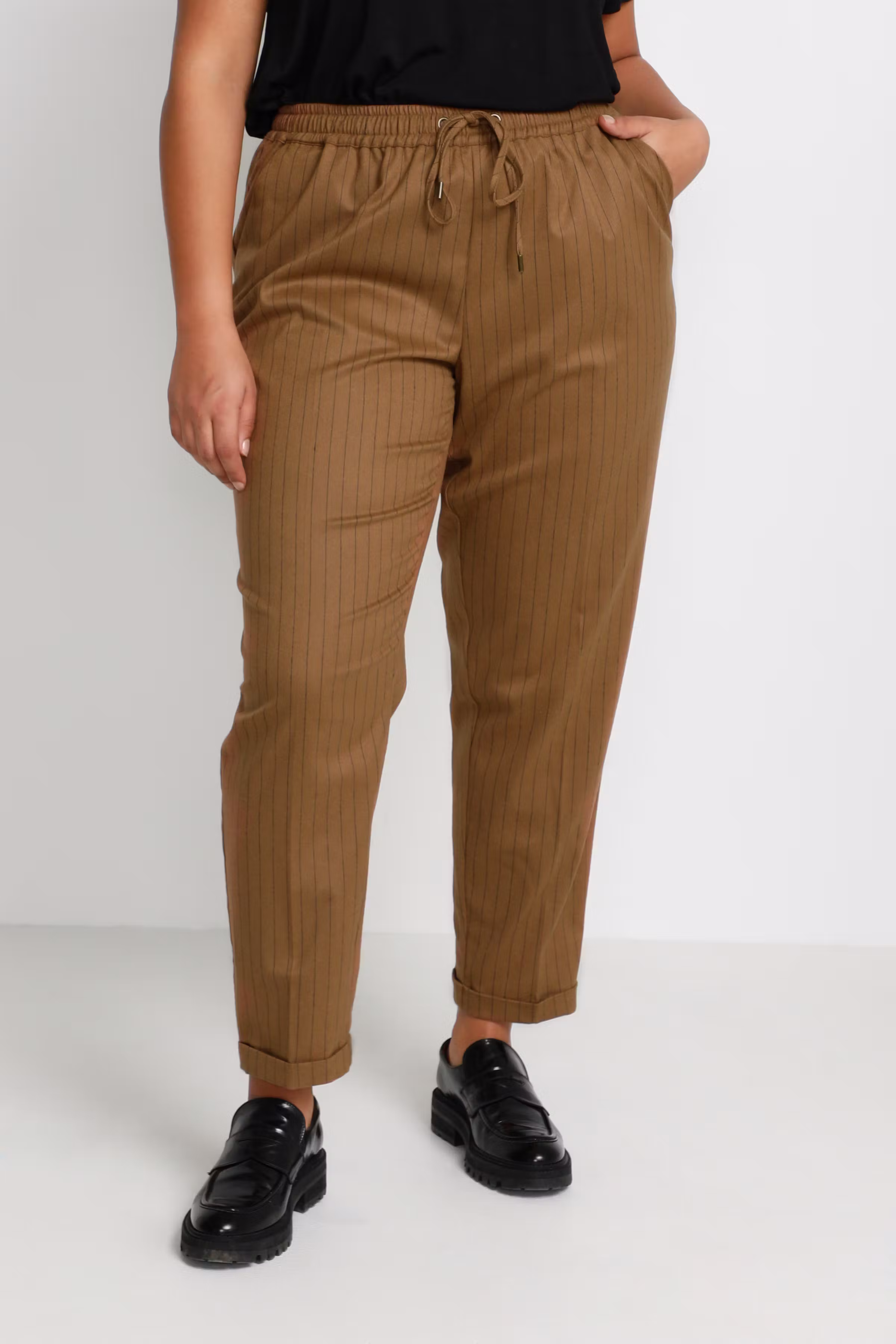 KCelonda Trousers LOOKBOOK FRONT 10581078-103247