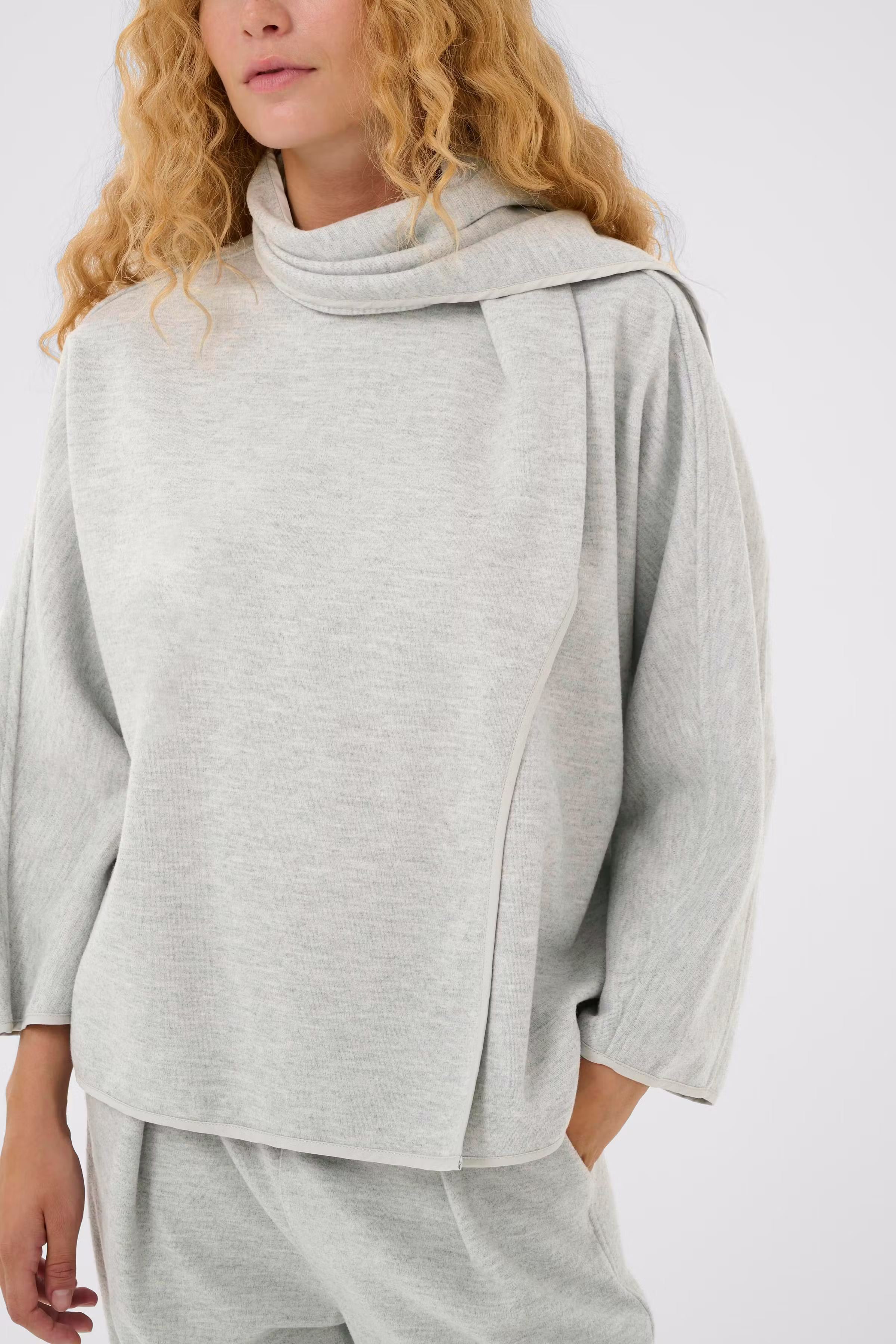 TWIGGYIW Poncho LOOKBOOK DETAIL 30112262-300285