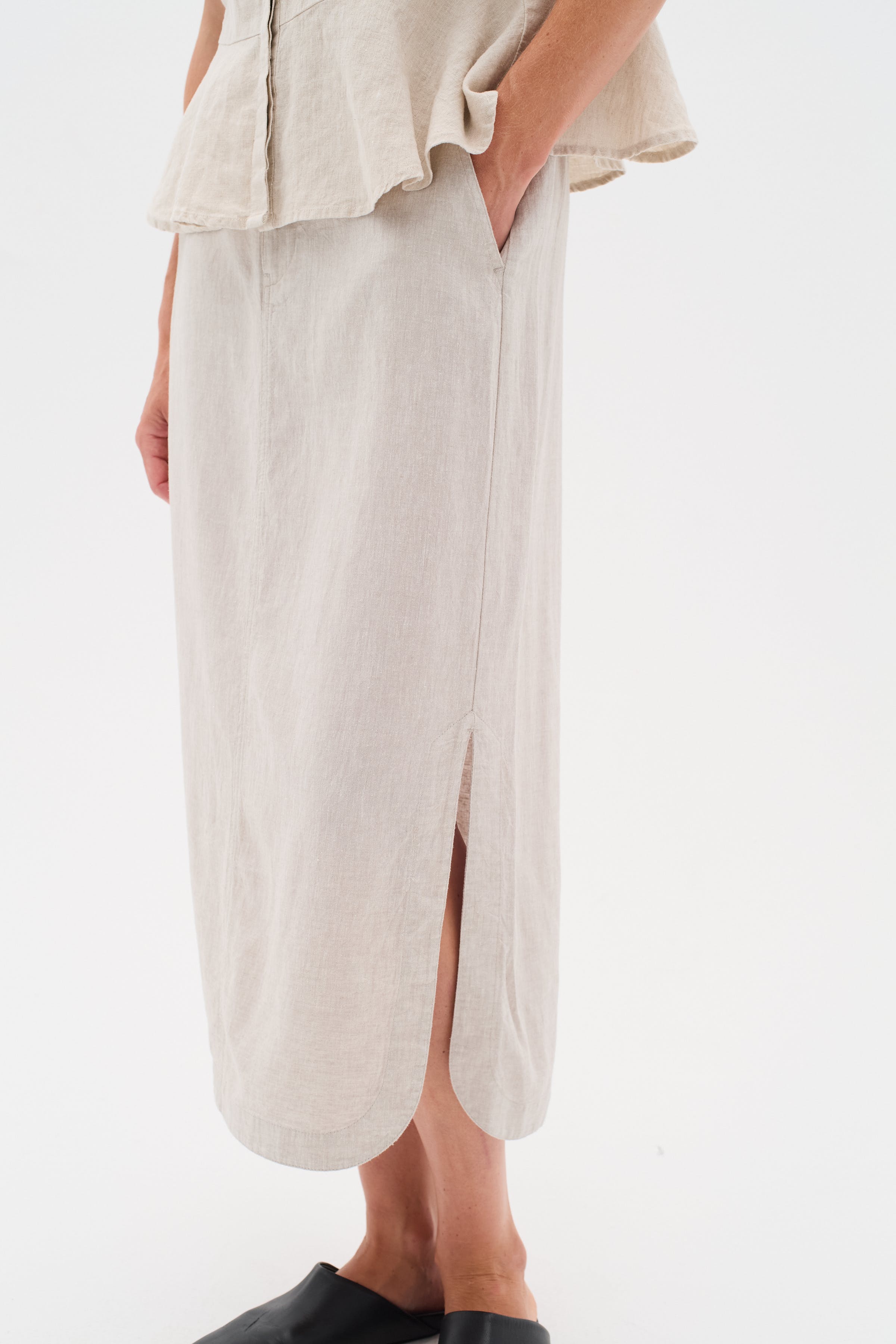 RimoneIW Linen Skirt LOOKBOOK FRONT 30110364-1304031