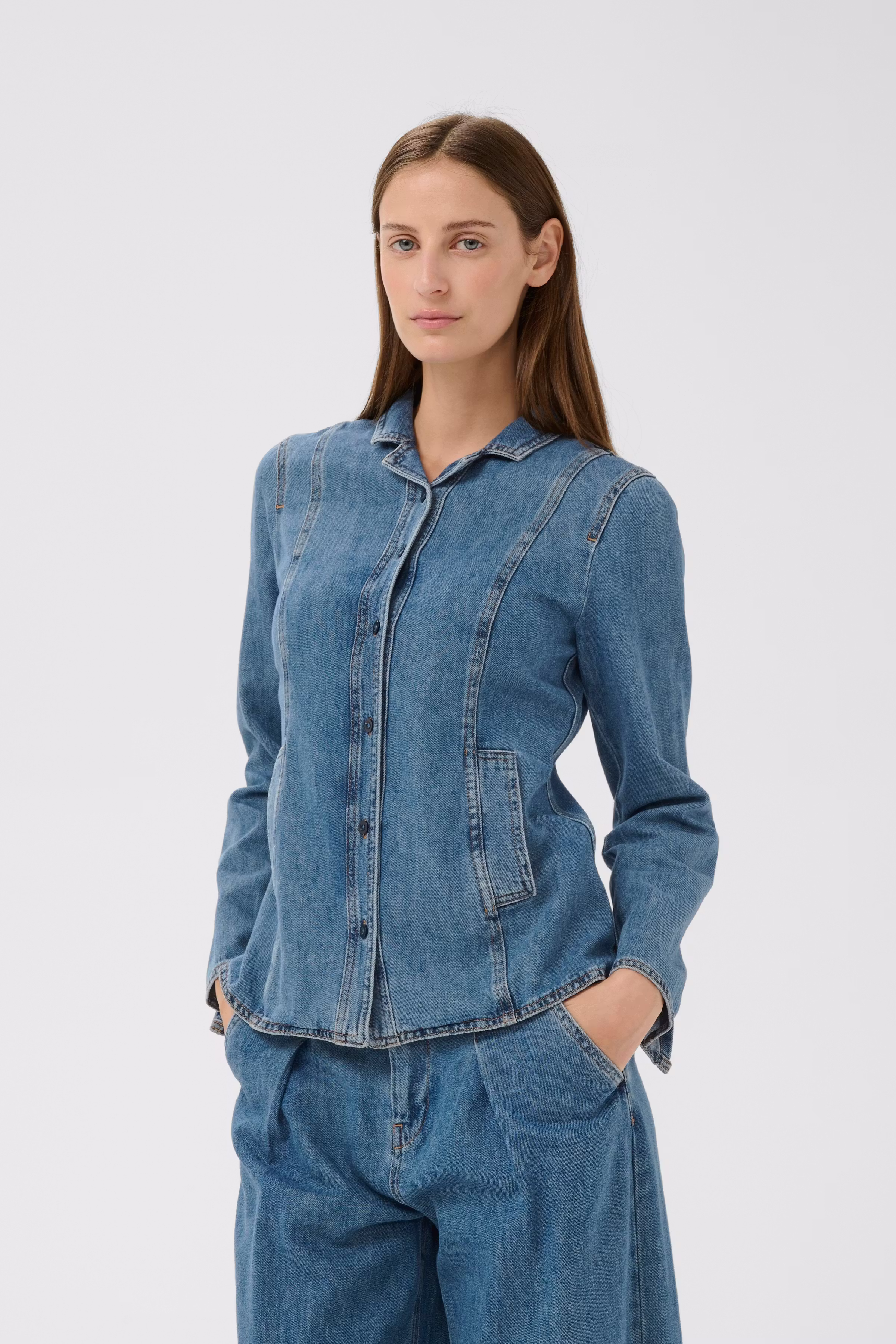 DOPHINAIW Fitted denim Hemd LOOKBOOK FRONT 30112322-900006619