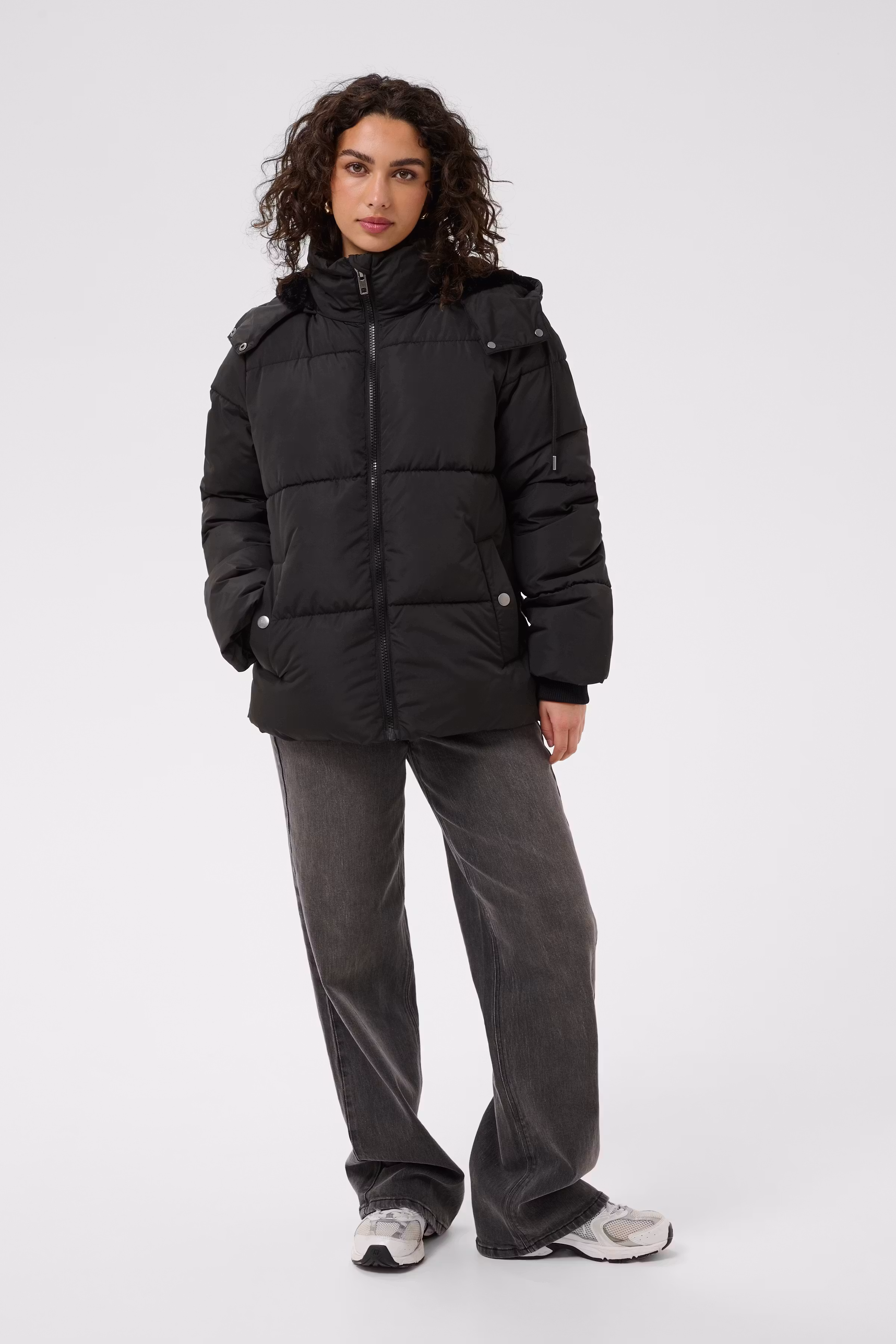 KAnikalui Outerwear LOOKBOOK FRONT 10511828-100121