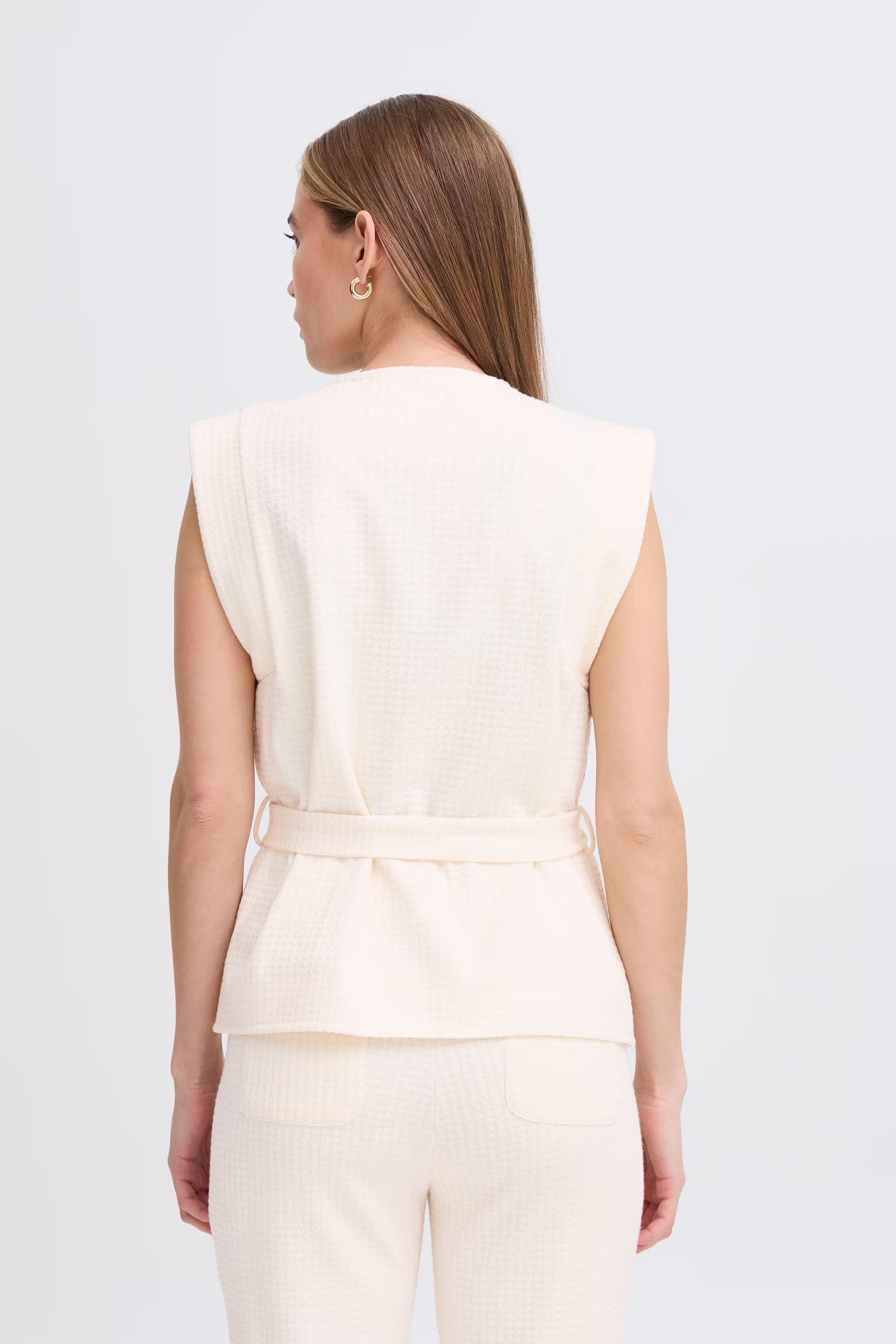 IHKATE PILLOU Vest LOOKBOOK BACK 20123015-130905