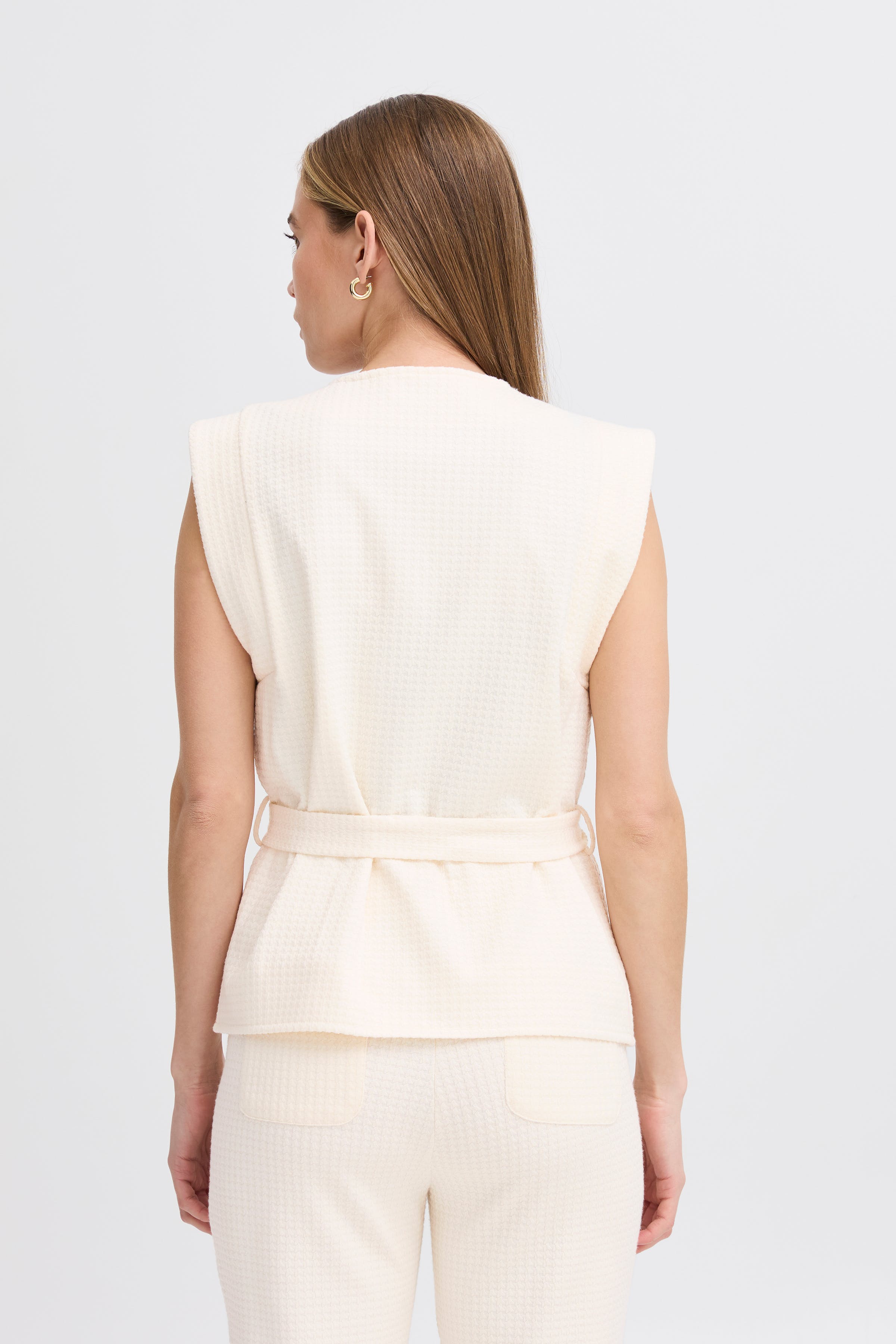 IHKATE PILLOU Vest LOOKBOOK BACK 20123015-130905