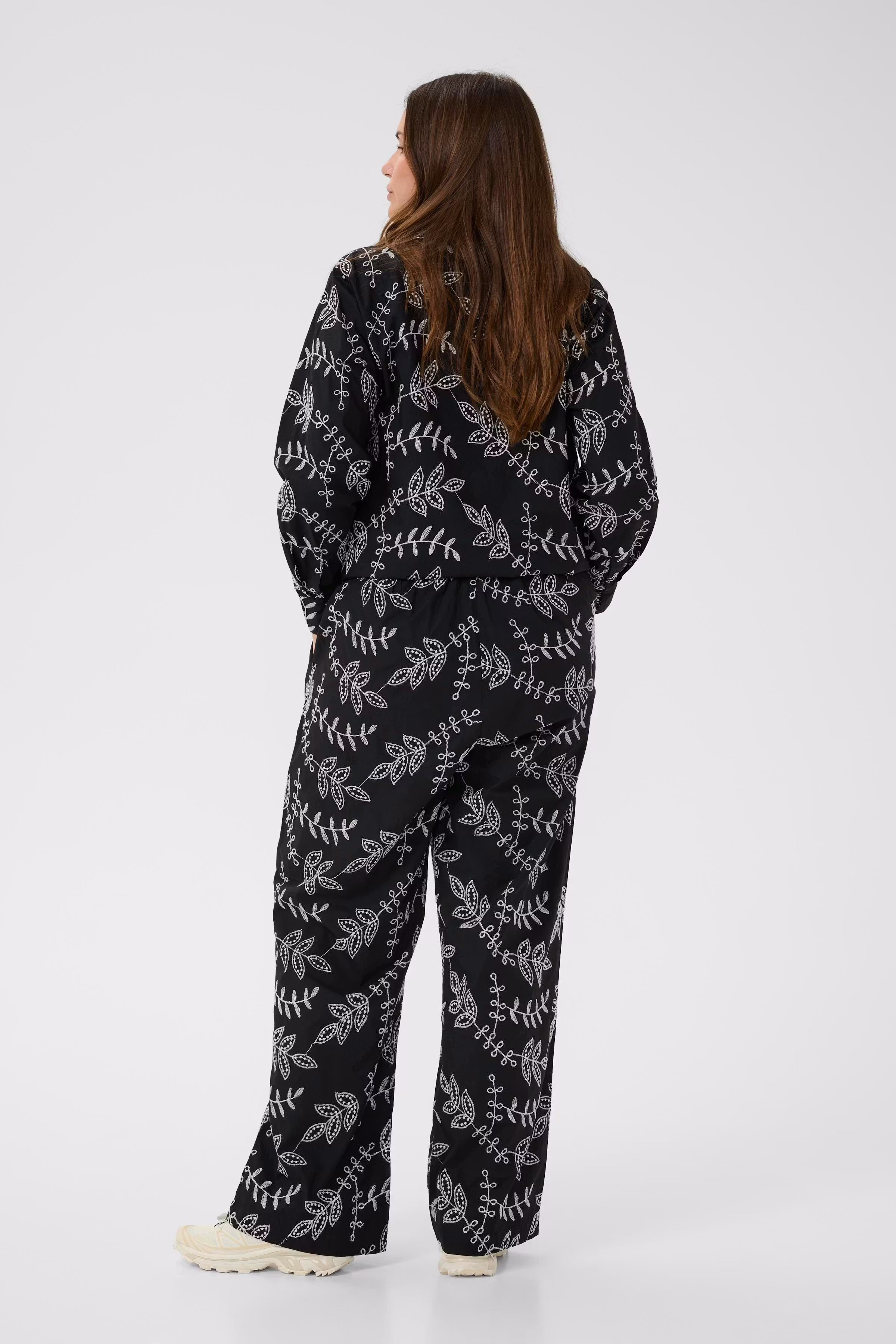 KCelory Hose LOOKBOOK BACK 10584018-109006