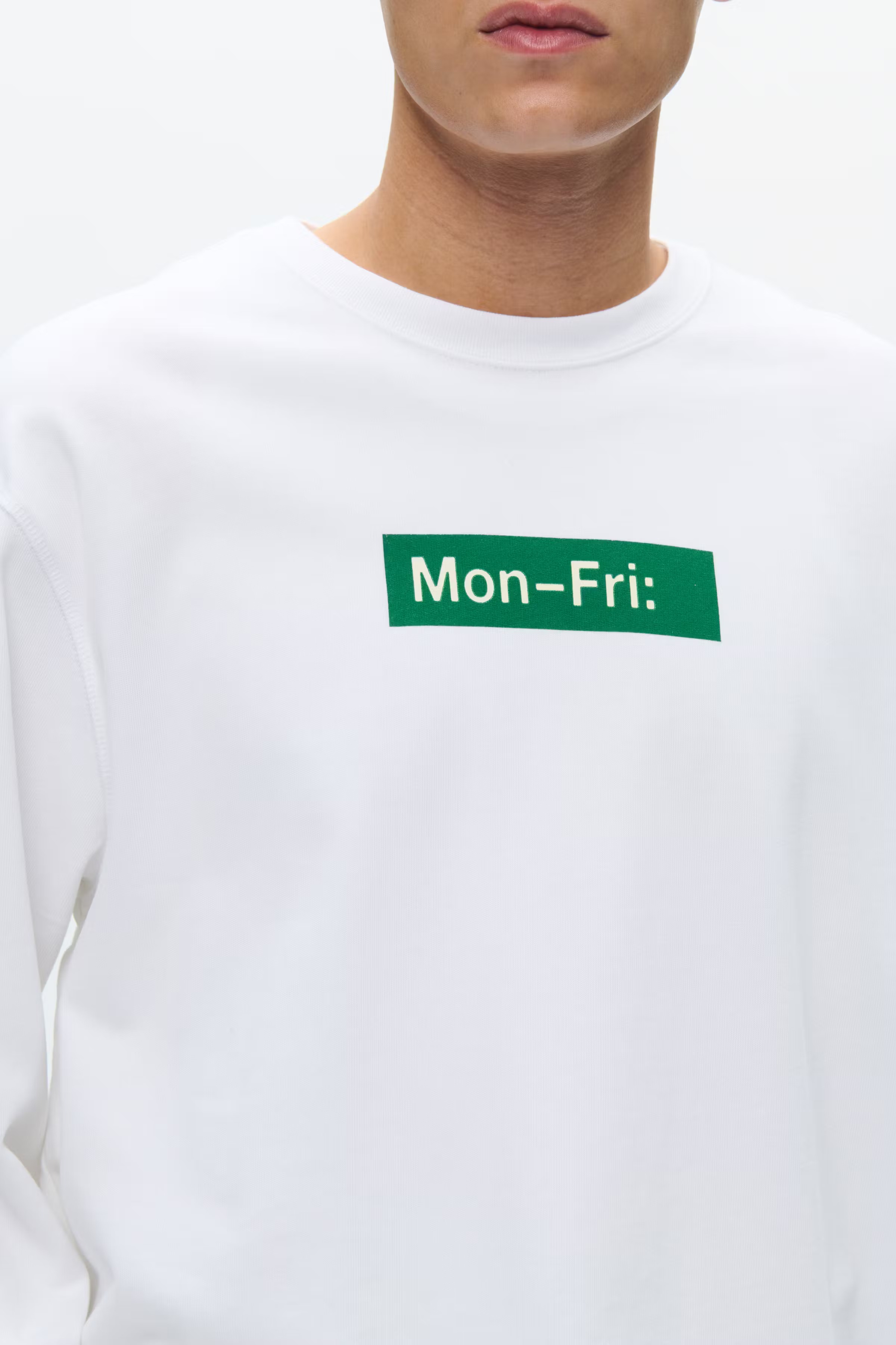 WWRyan mon-fri Sweatshirt LOOKBOOK DETAIL 30252004-110601