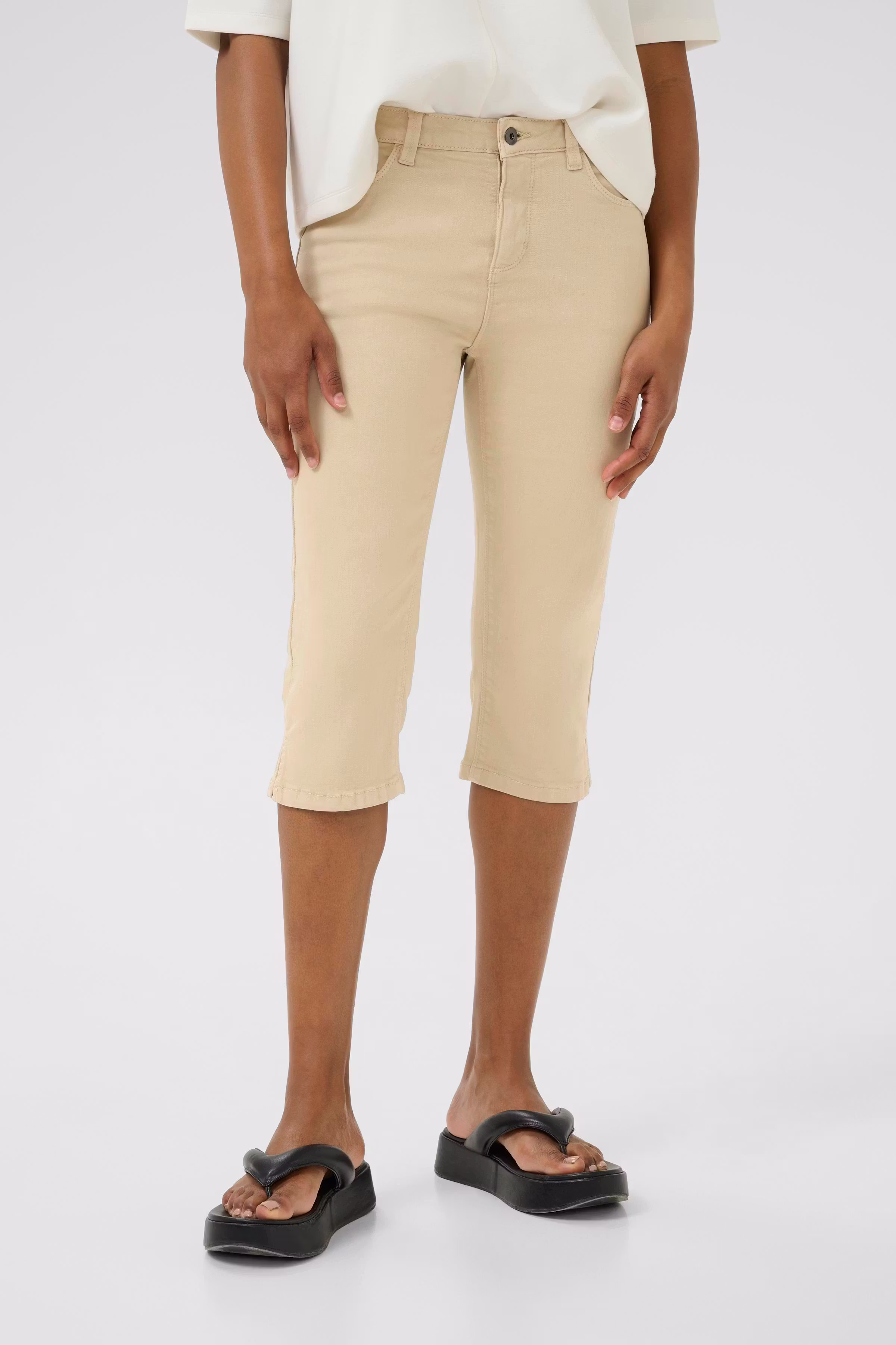 KAzelina Capri pants LOOKBOOK FRONT 10506525-151305