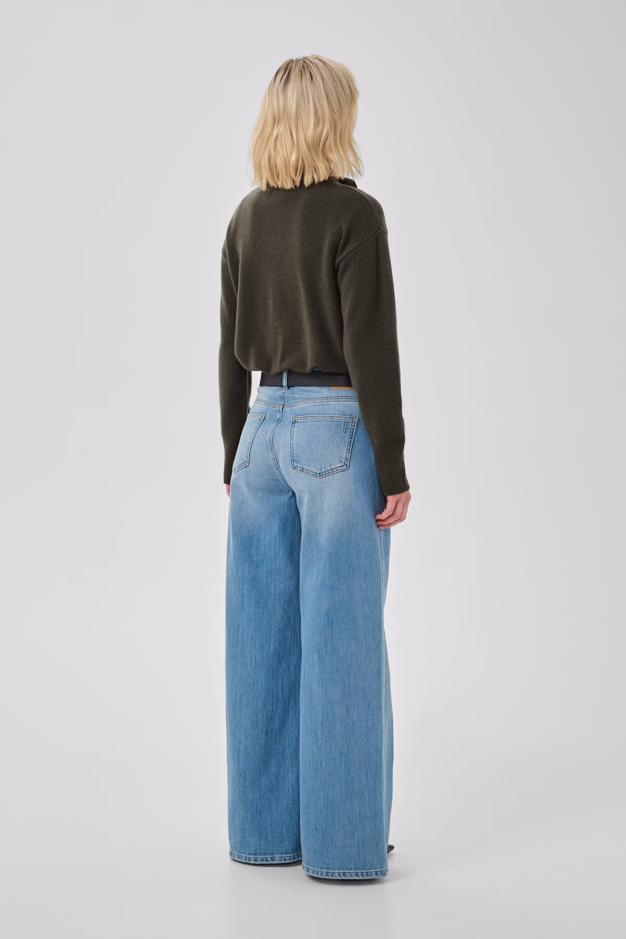 MWTracy Pullover LOOKBOOK BACK 10705878-190000