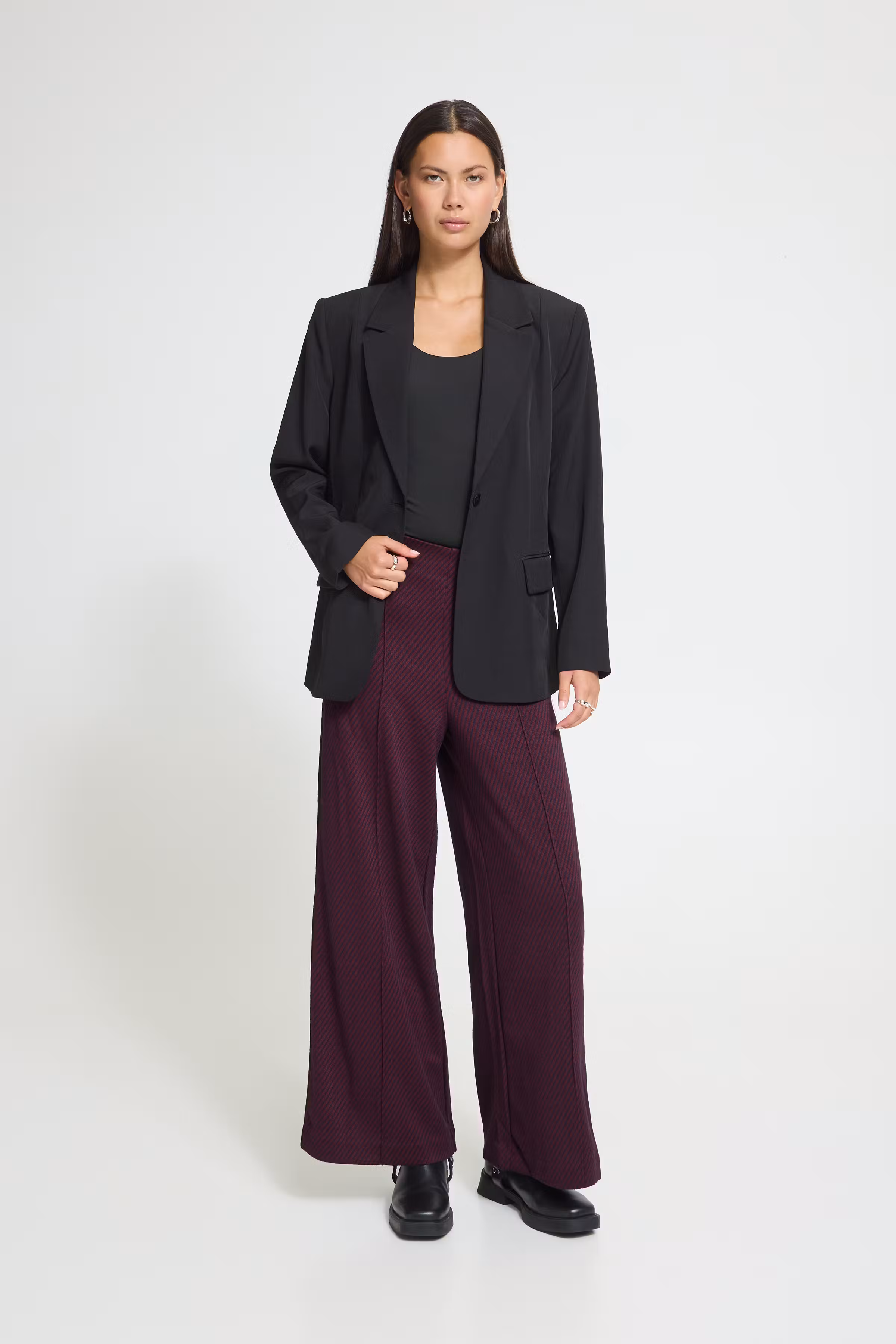 IHKATE Hose LOOKBOOK FRONT 20125262-900009669