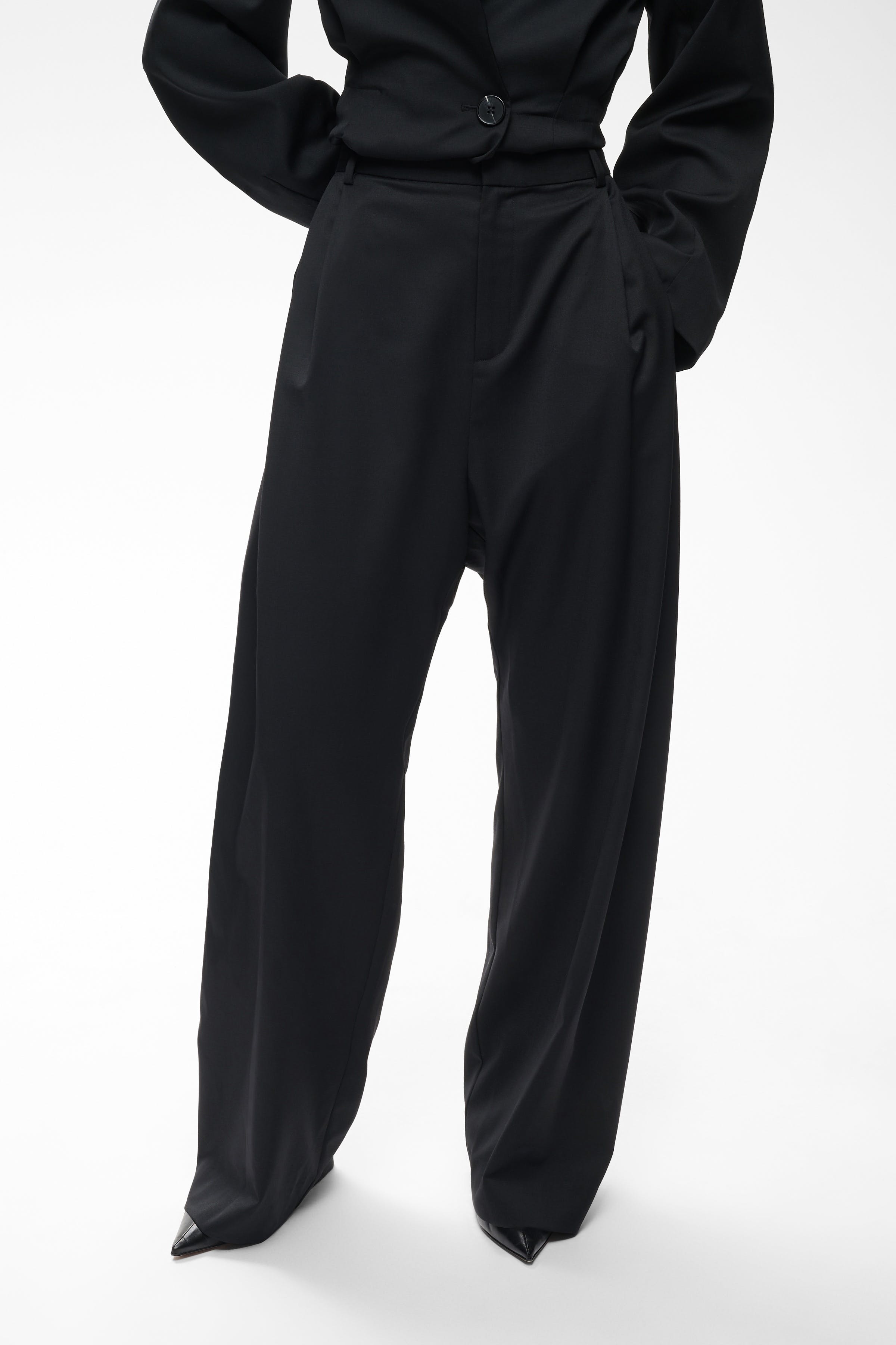CARAHIW Hose LOOKBOOK FRONT 30112888-194008