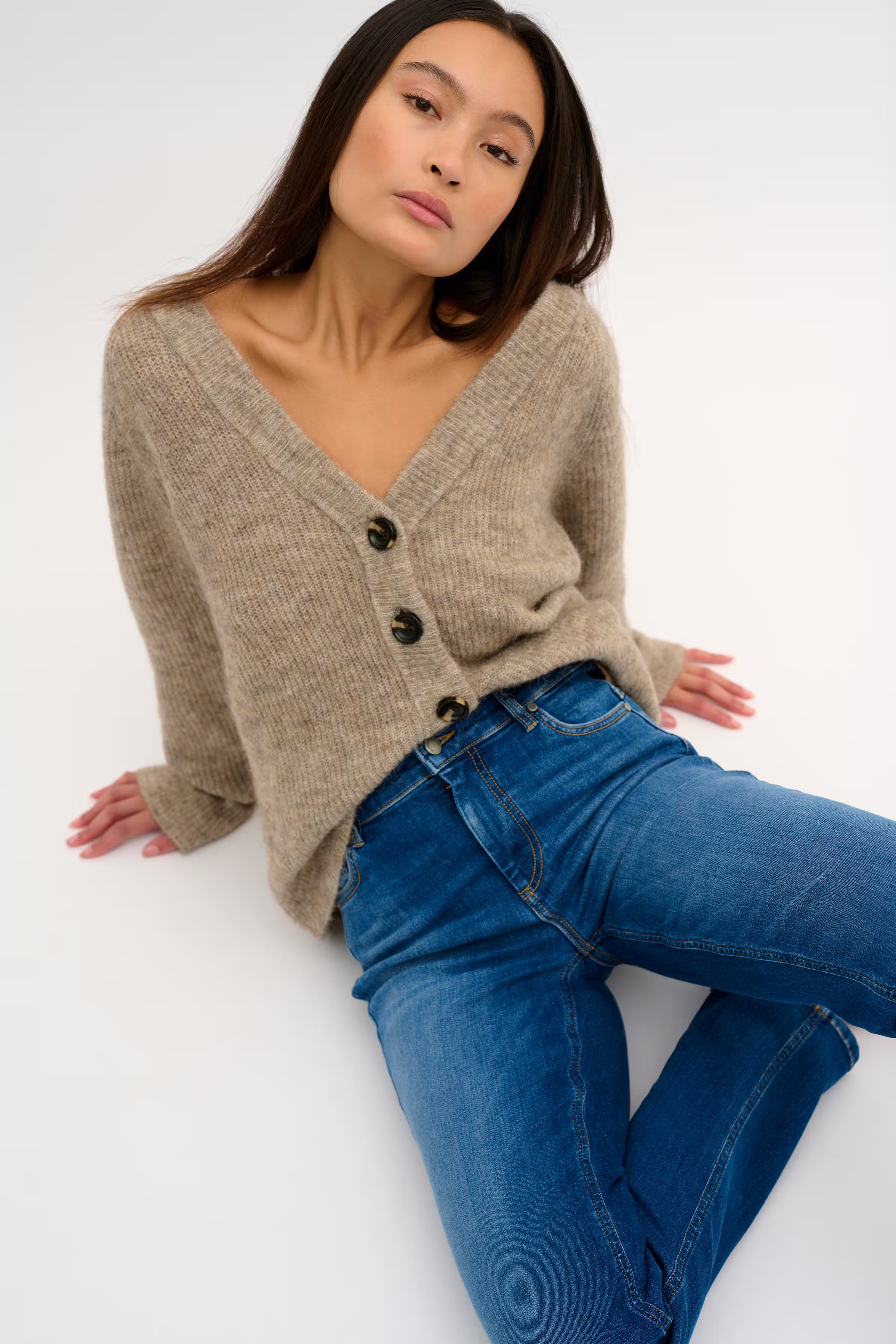 33 THE CELINA 148 HIGH STRAIGHT Y LOOKBOOK DETAIL 10704343-100053