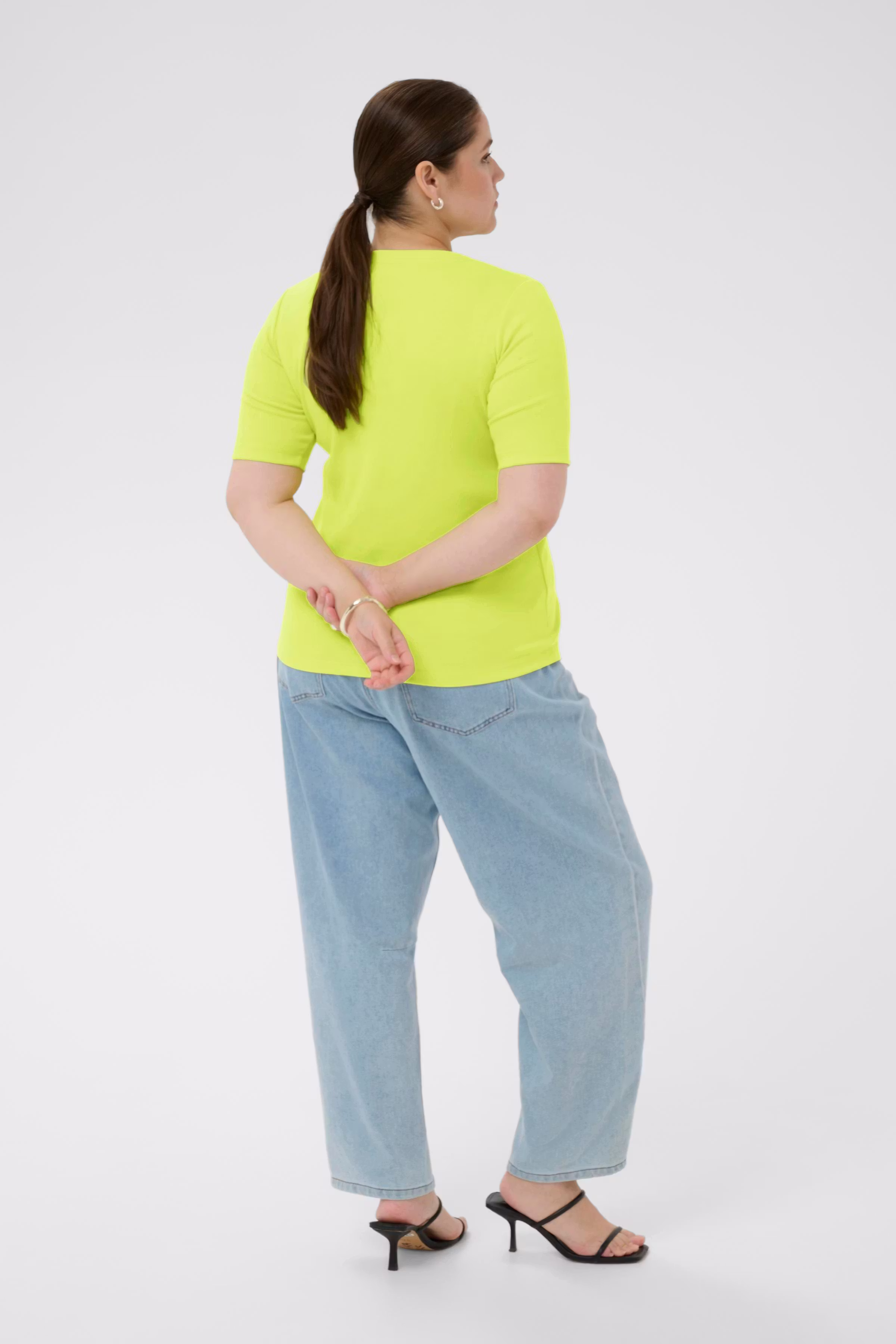 KCcarina T-shirt LOOKBOOK BACK 10581627-130540