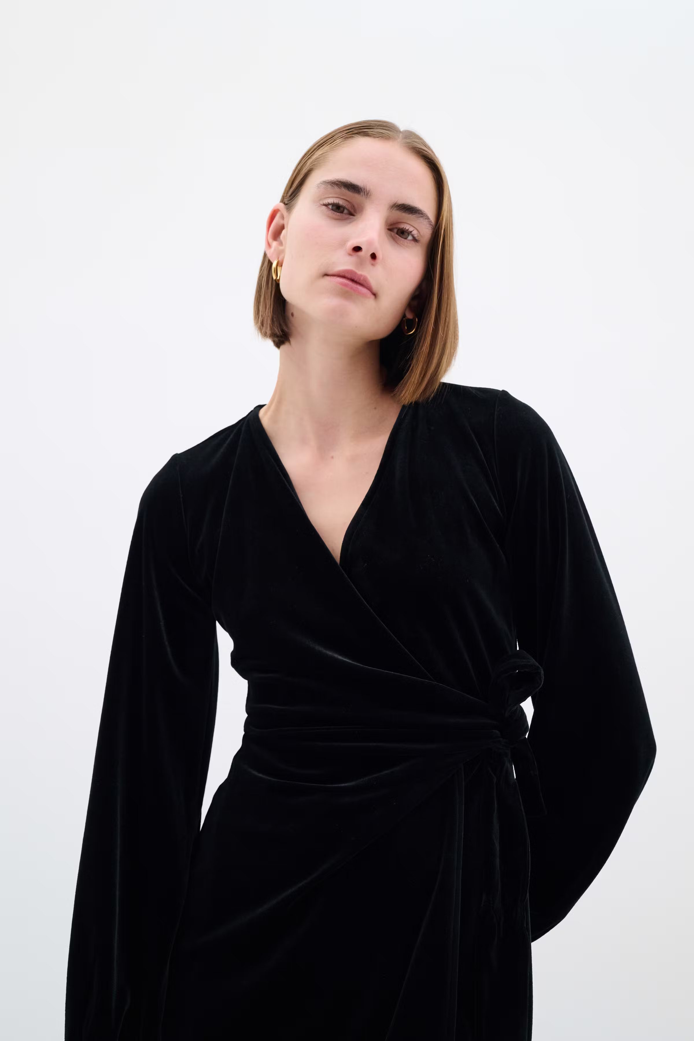 BrynnIW Goriel velours Wrap Kleid LOOKBOOK DETAIL 30110083-194008