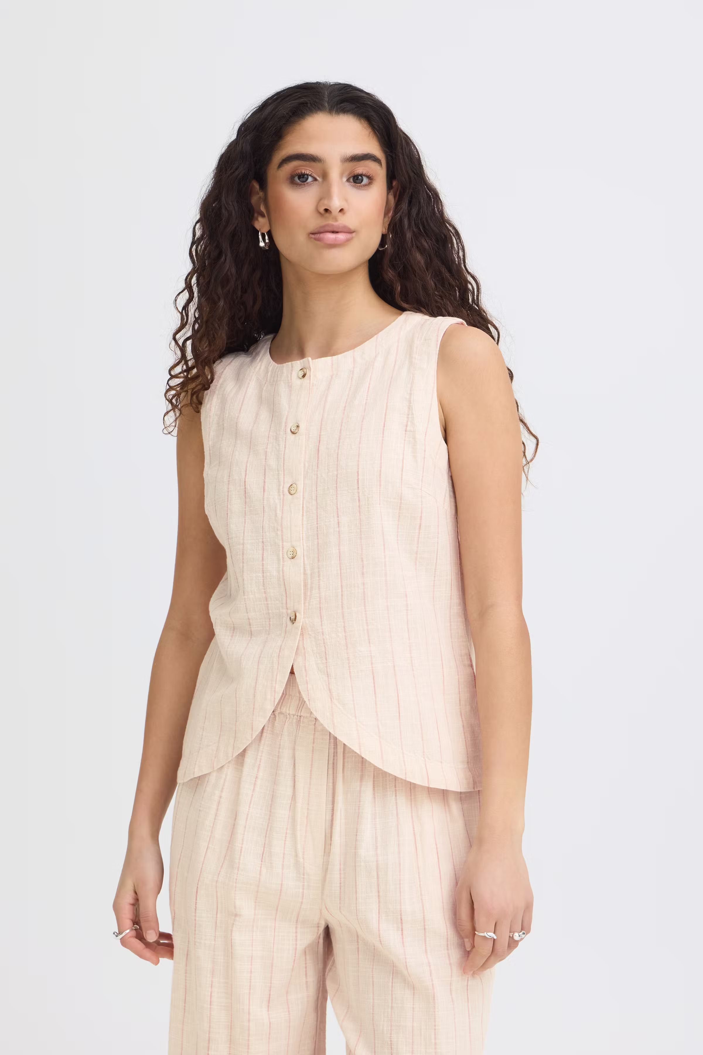 IHICHA Weste LOOKBOOK FRONT 20125733-900006625