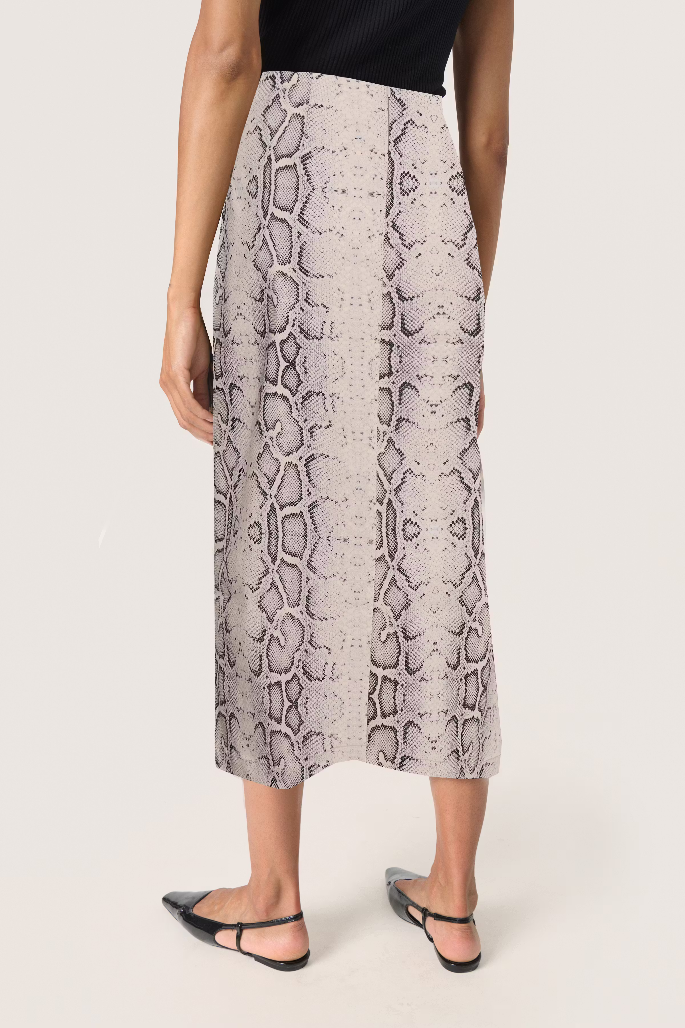 SLXala Skirt LOOKBOOK BACK 30408363-303725