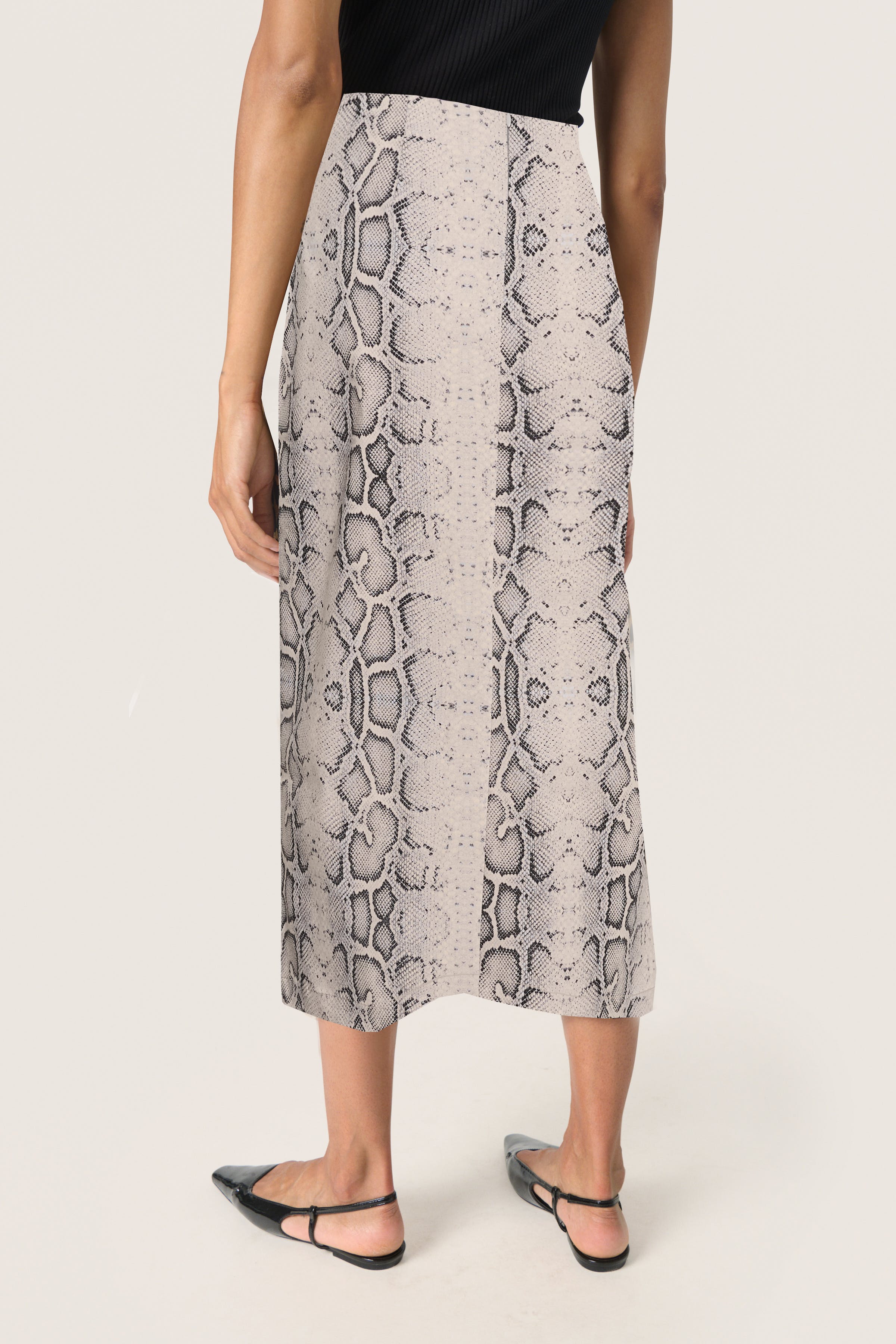 SLXala Skirt LOOKBOOK BACK 30408363-303725