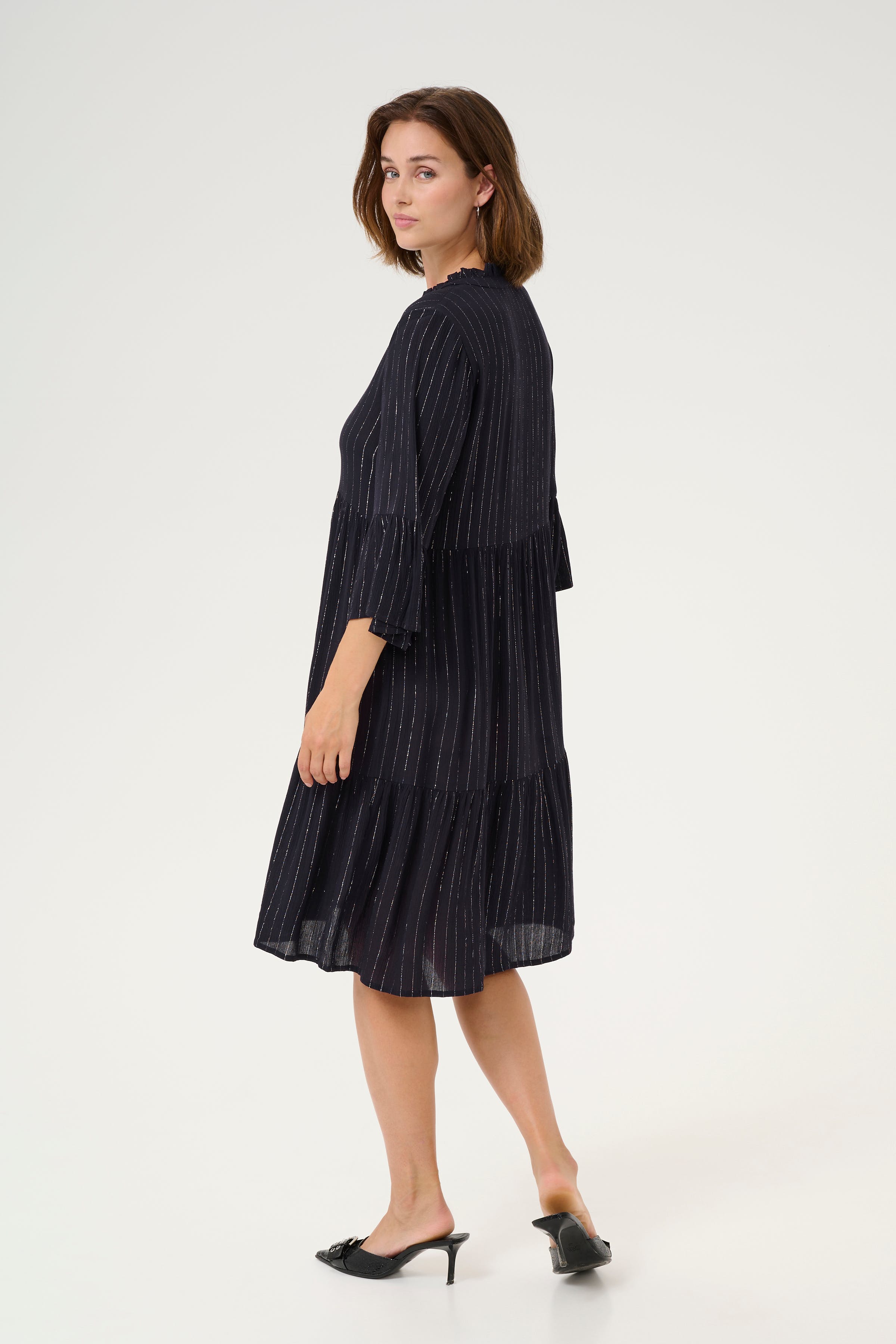 KAliv Glittrig klänning LOOKBOOK BACK 10552164-106557