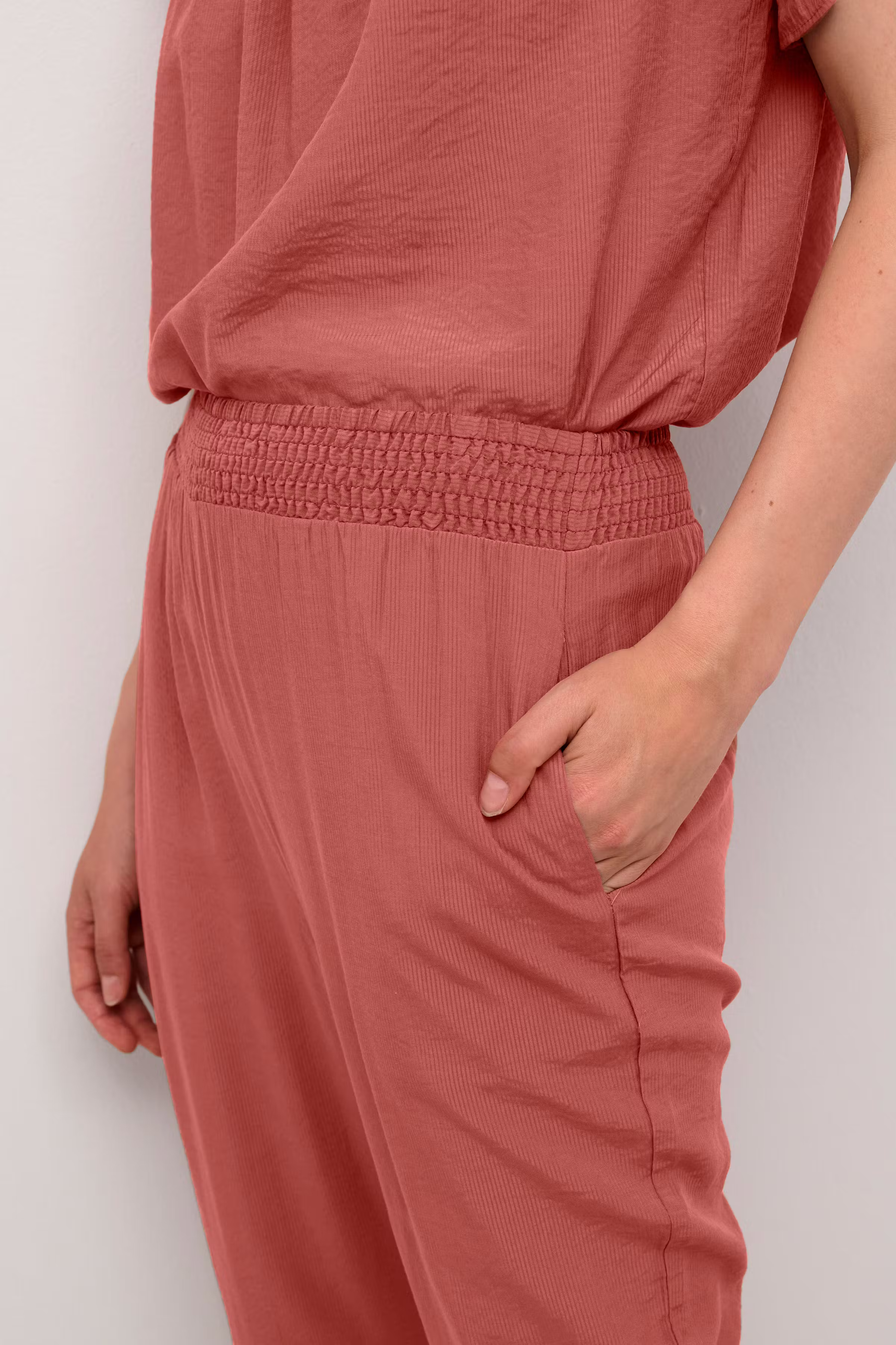 CRIrina Trousers LOOKBOOK DETAIL 10612463-181432