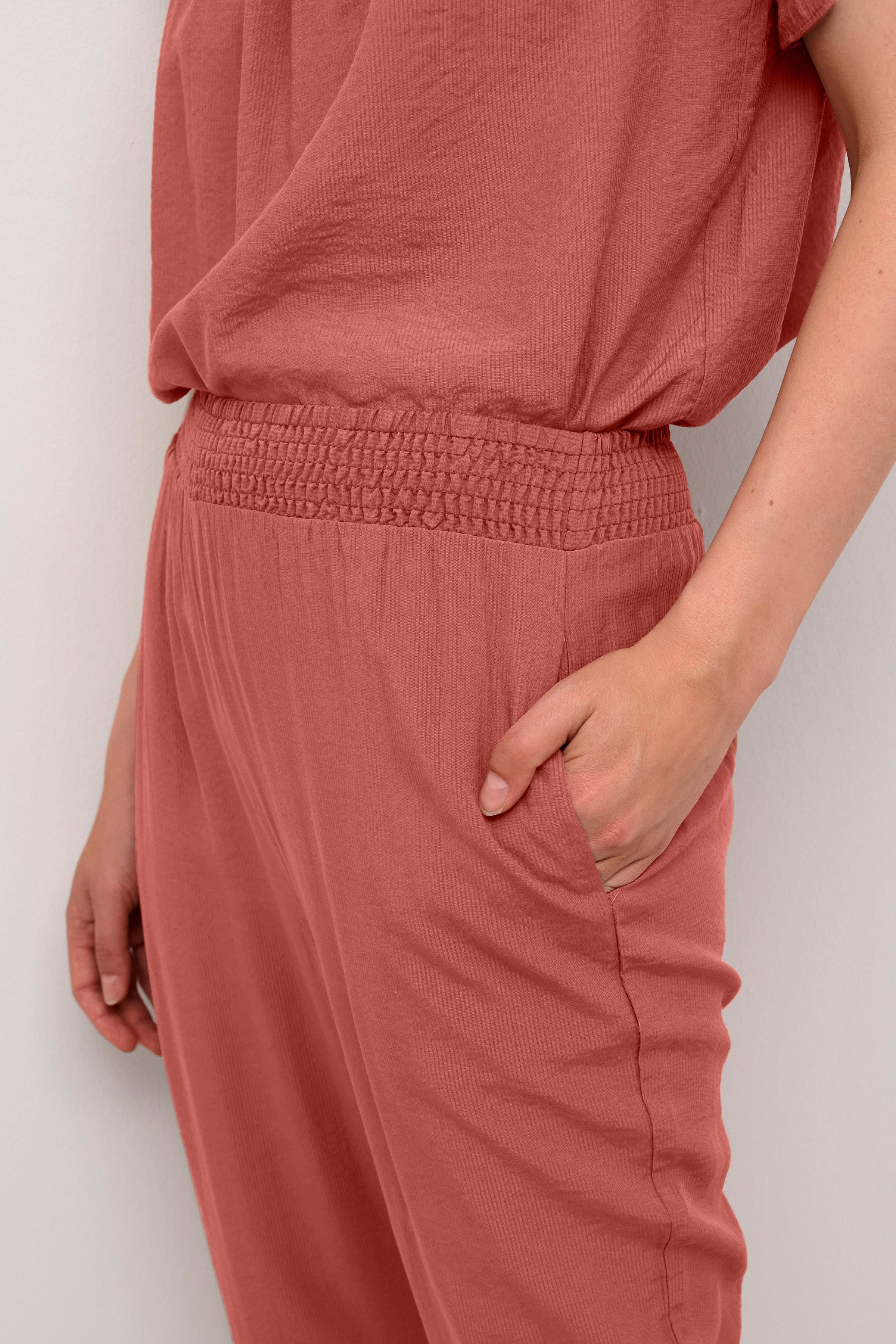 CRIrina Trousers LOOKBOOK DETAIL 10612463-181432