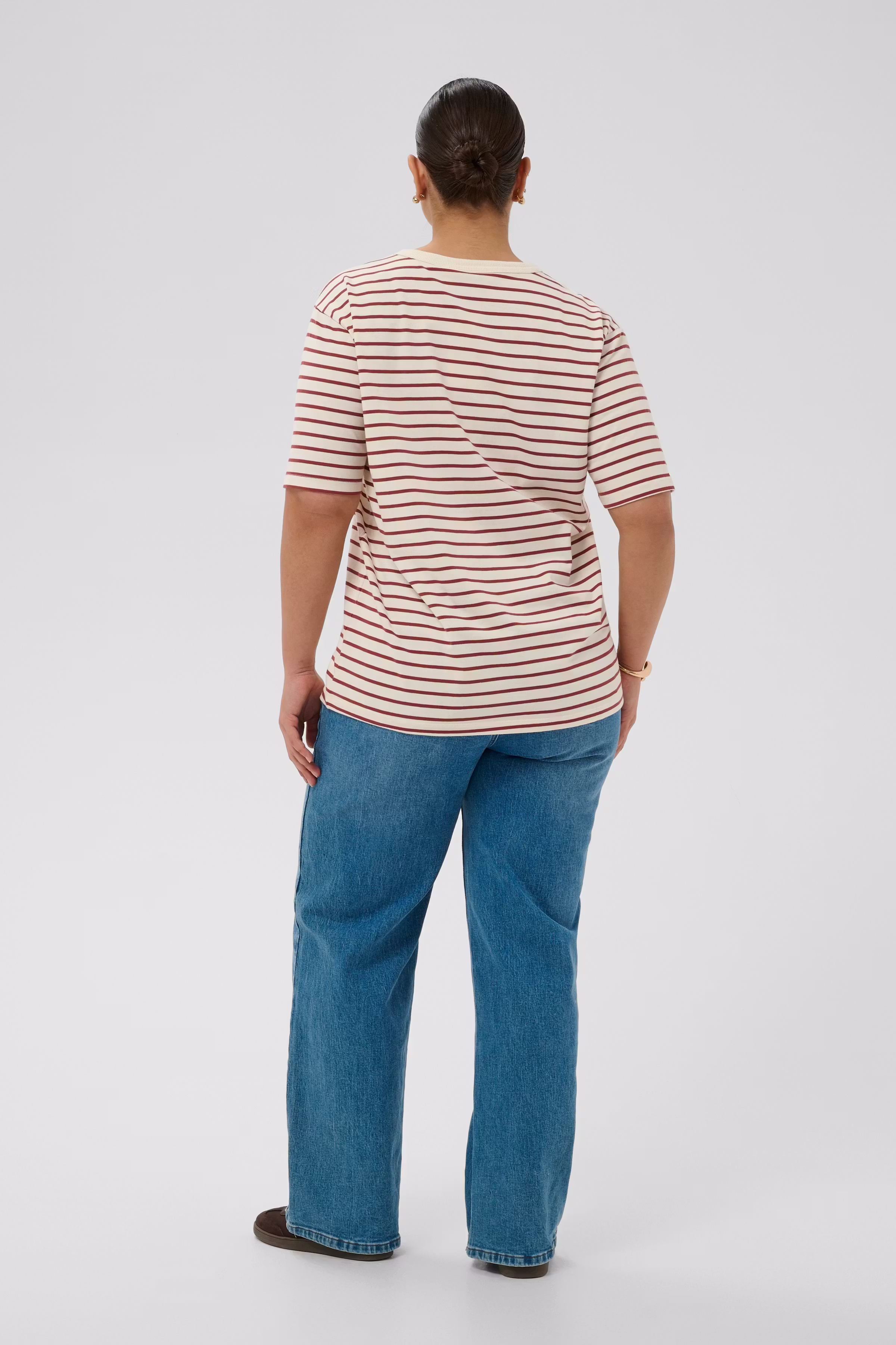 KCWinni T-shirt LOOKBOOK BACK 10582376-109790