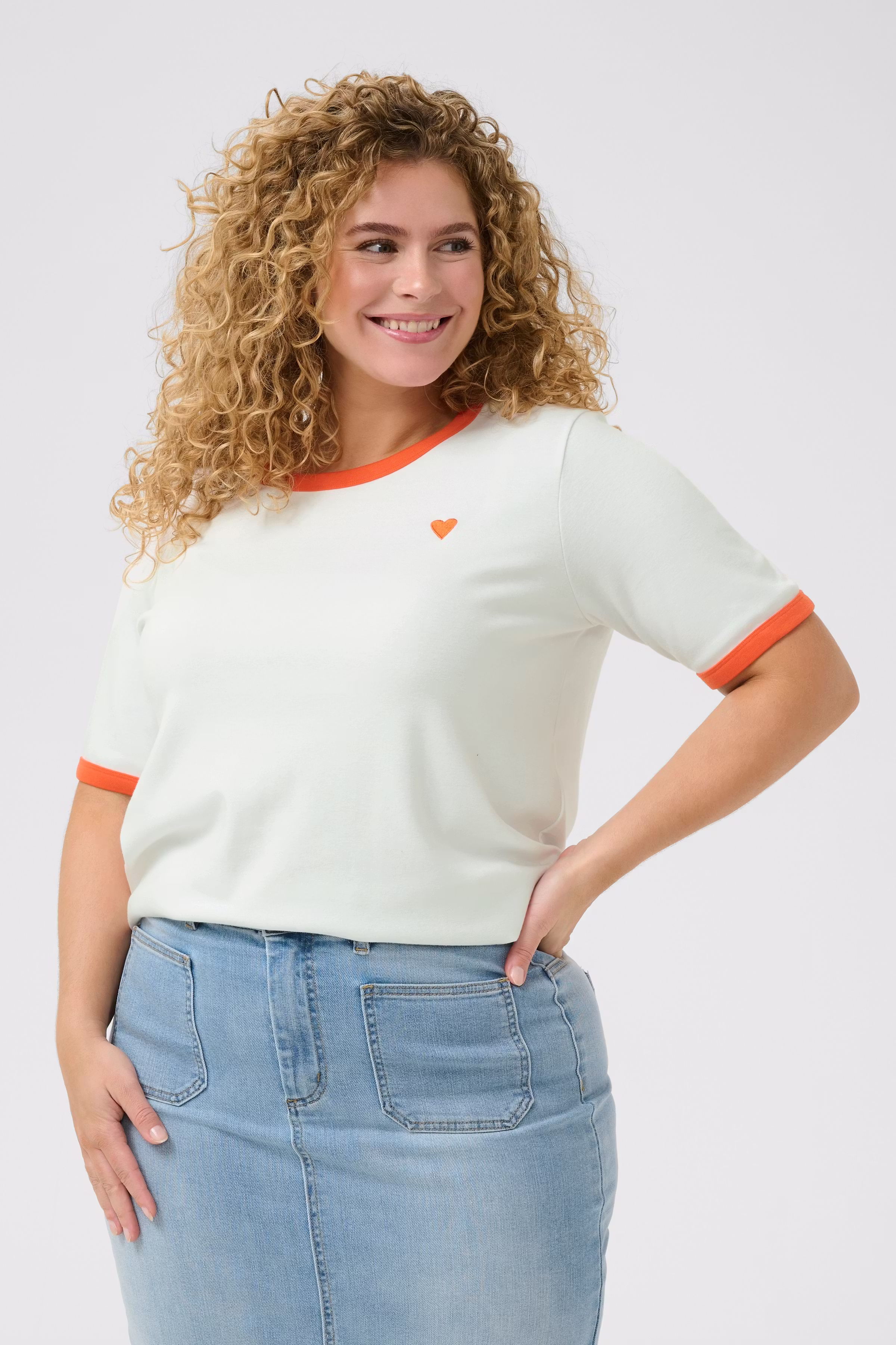 KCliana T-shirt LOOKBOOK FRONT 10583185-107498