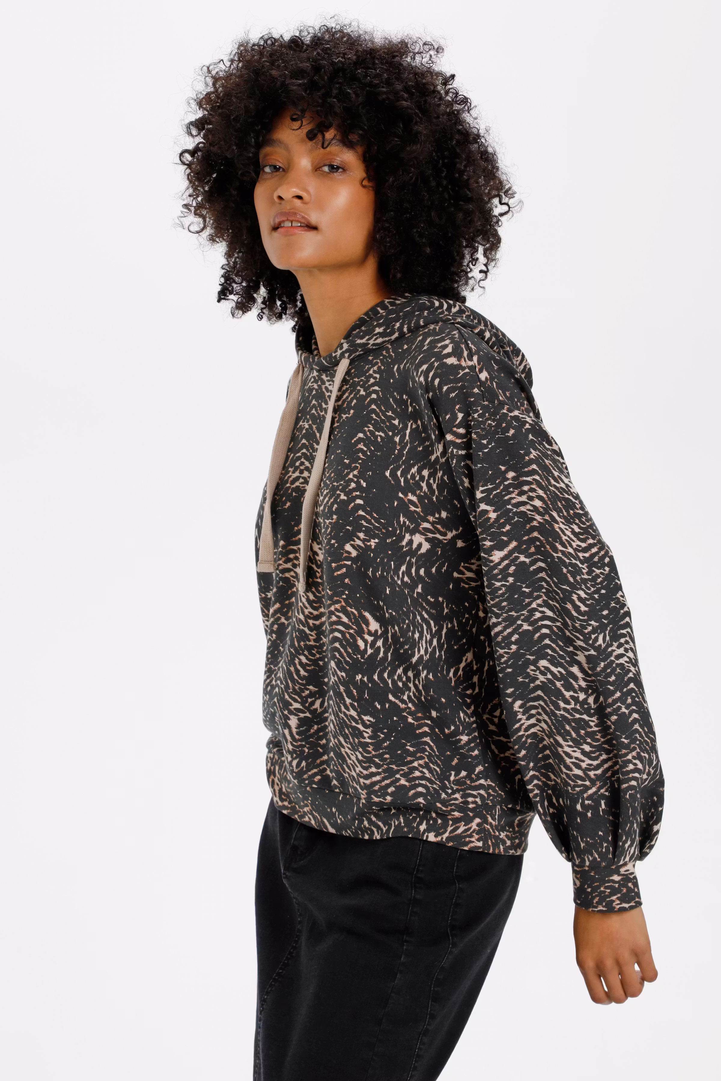 CRSanni Printed Sweatshirt LOOKBOOK FRONT 10608776-101683