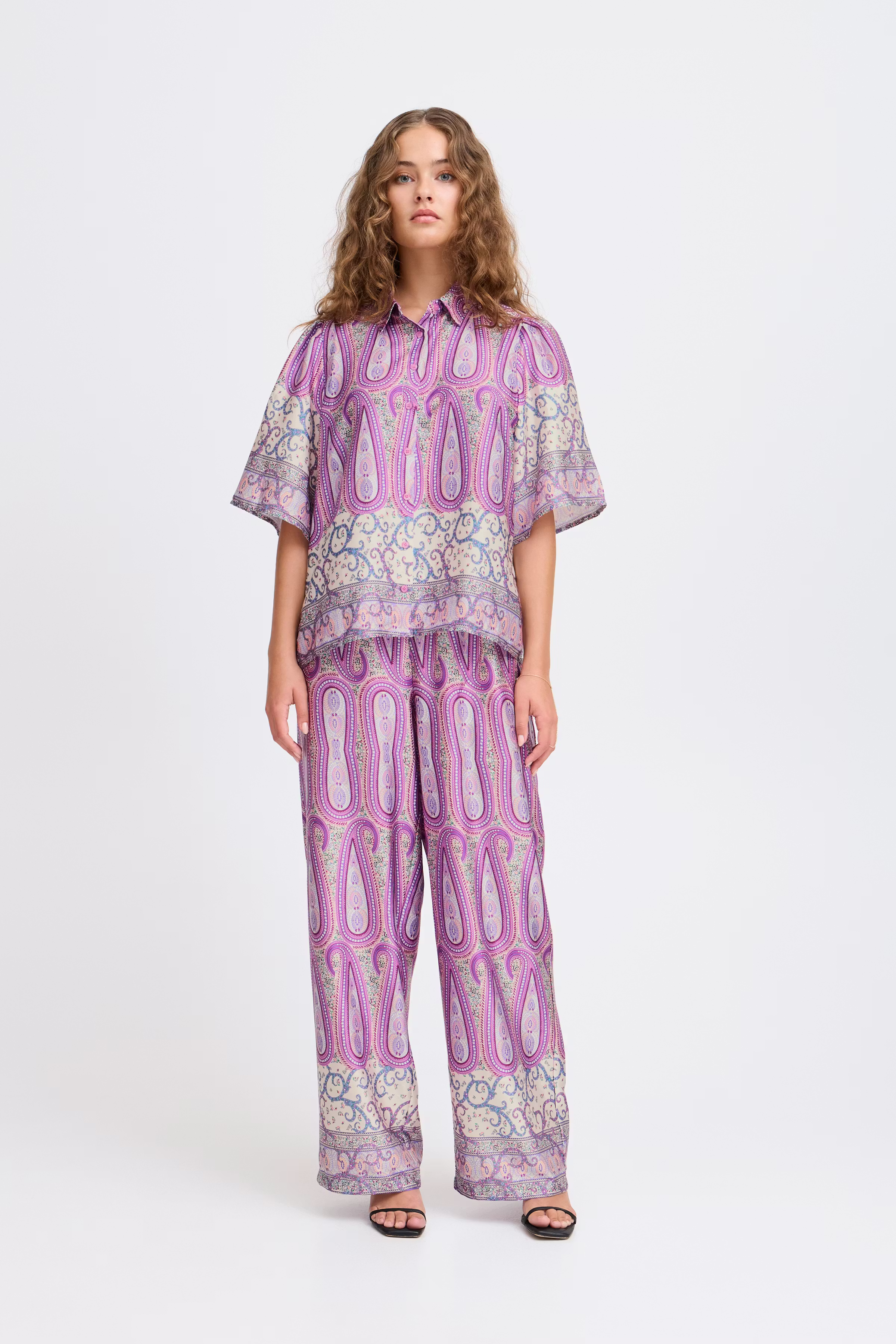 IXNABILA Hose LOOKBOOK FRONT 20123485-182328