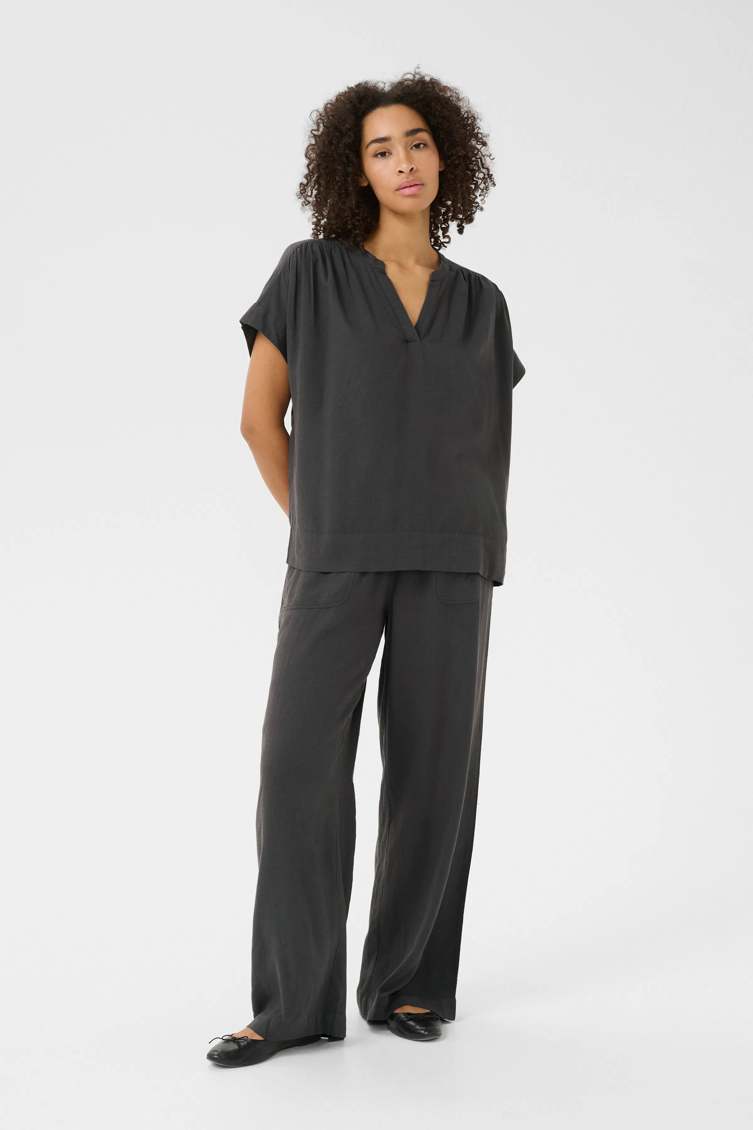 KAmilia Top aus Leinen LOOKBOOK FRONT 10509670-190205