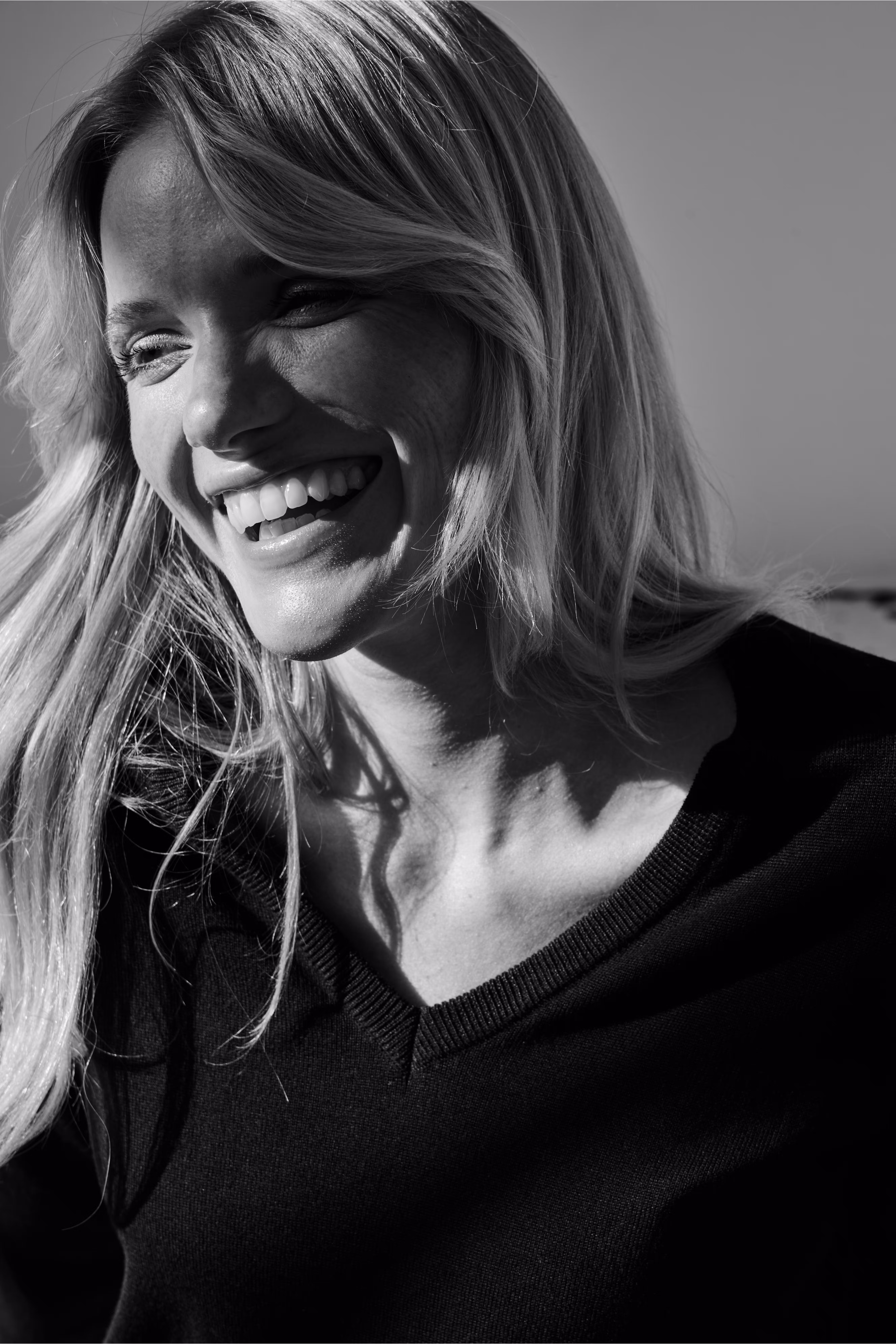 IHLULS V-Neck Pullover LOCATION NONE 20125815-194010