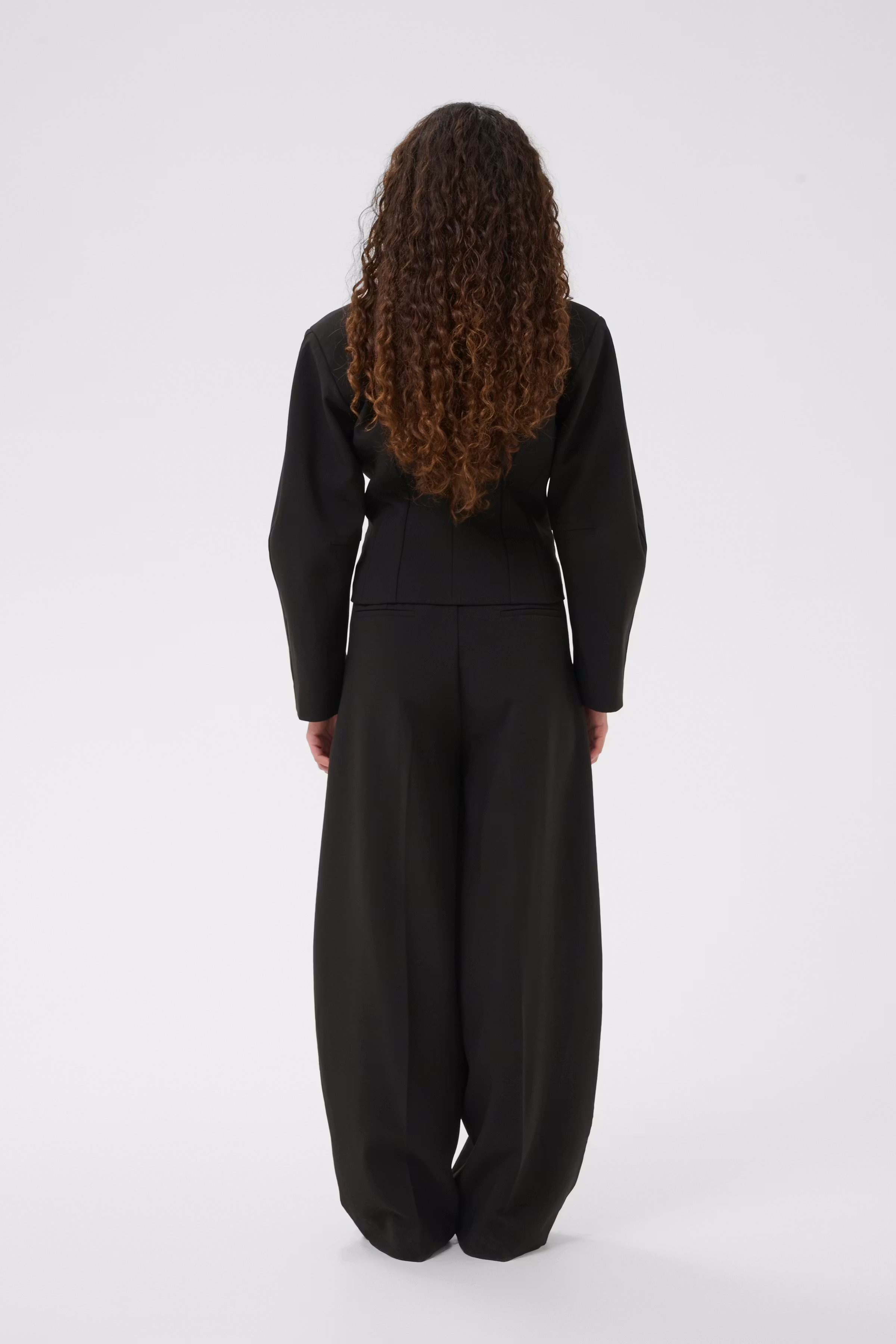 CHAYCEIW Wide Barrel Trousers LOOKBOOK BACK 30112374-194008