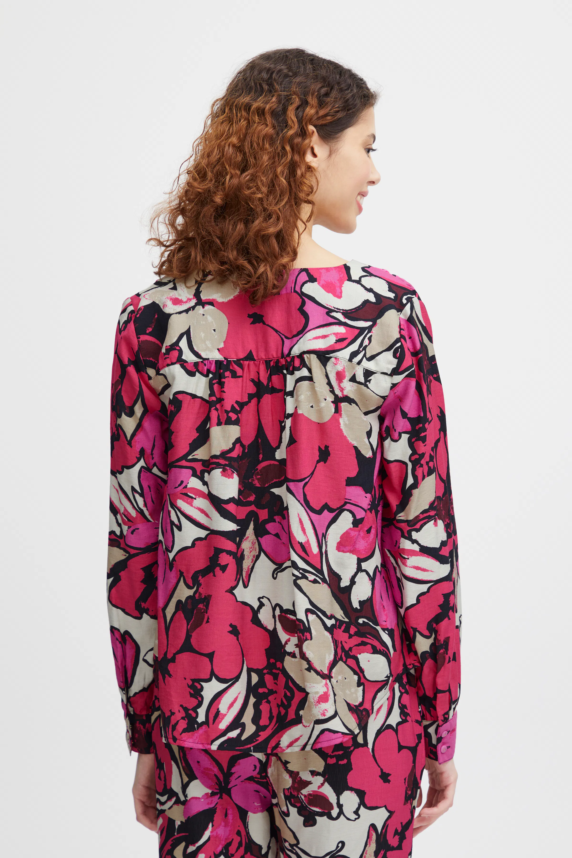 BYJANINA Bluse LOOKBOOK BACK 20814584-202844