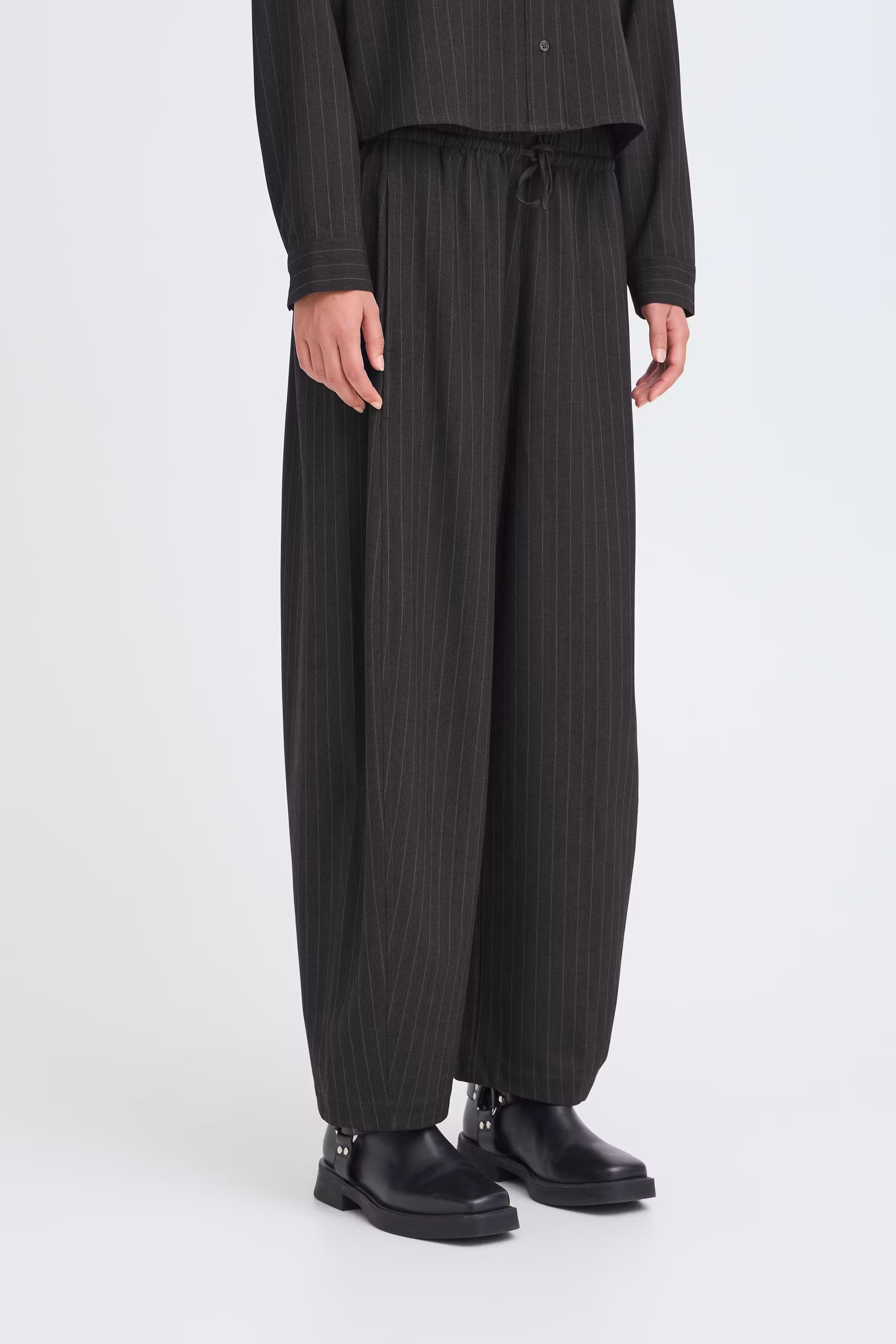 IXTRINE Casual LOOKBOOK FRONT 20123490-190203