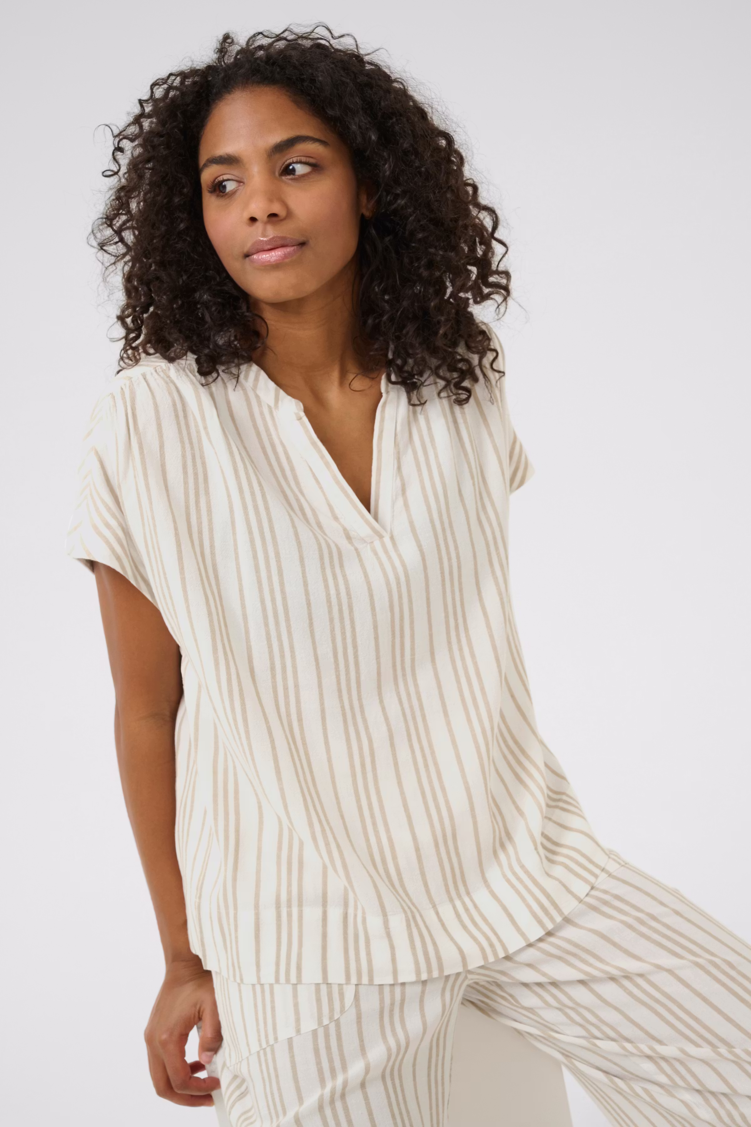 KAmilia Linen Top LOOKBOOK DETAIL 10509670-107125