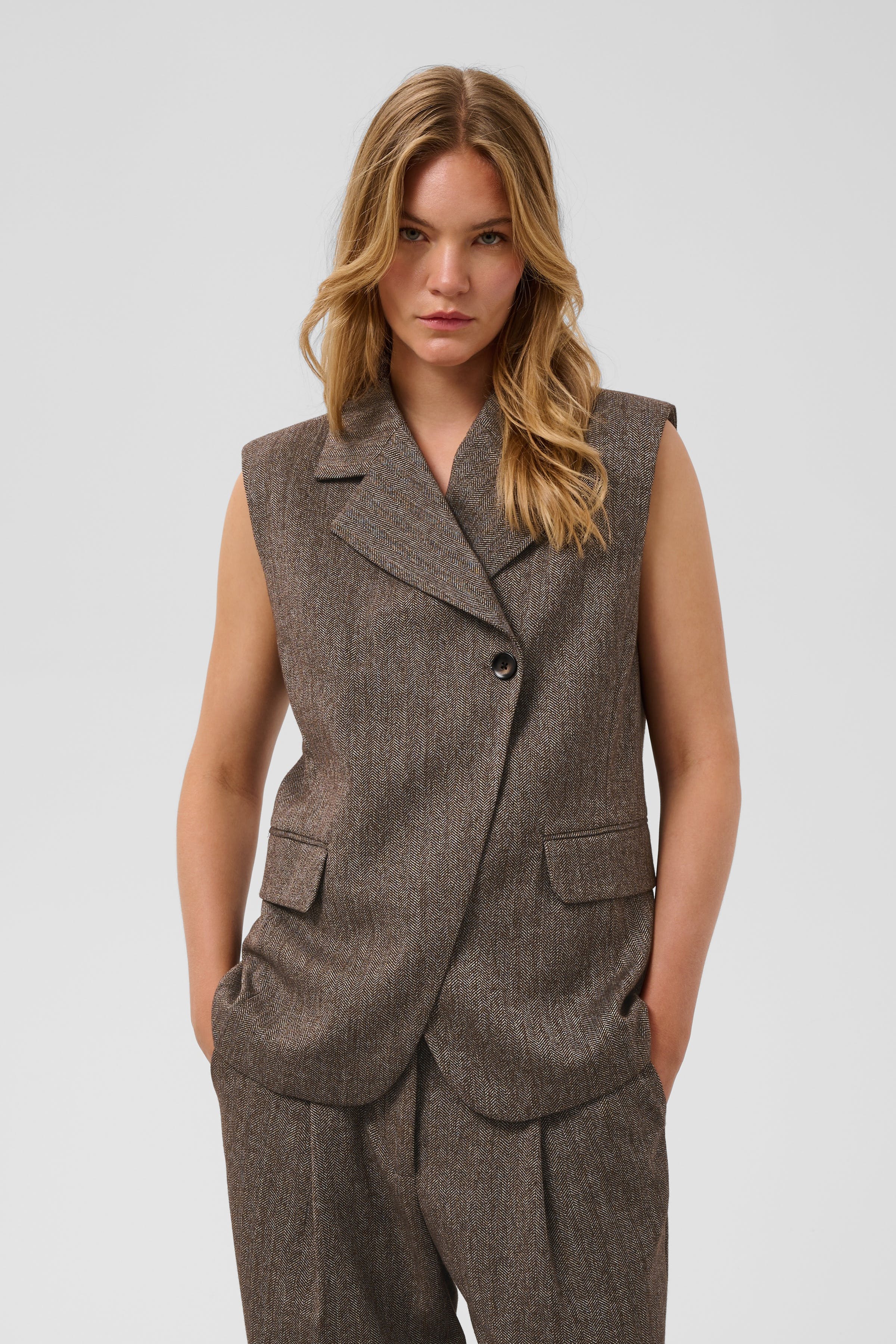 SLKango Waistcoat LOOKBOOK FRONT 30409490-305270
