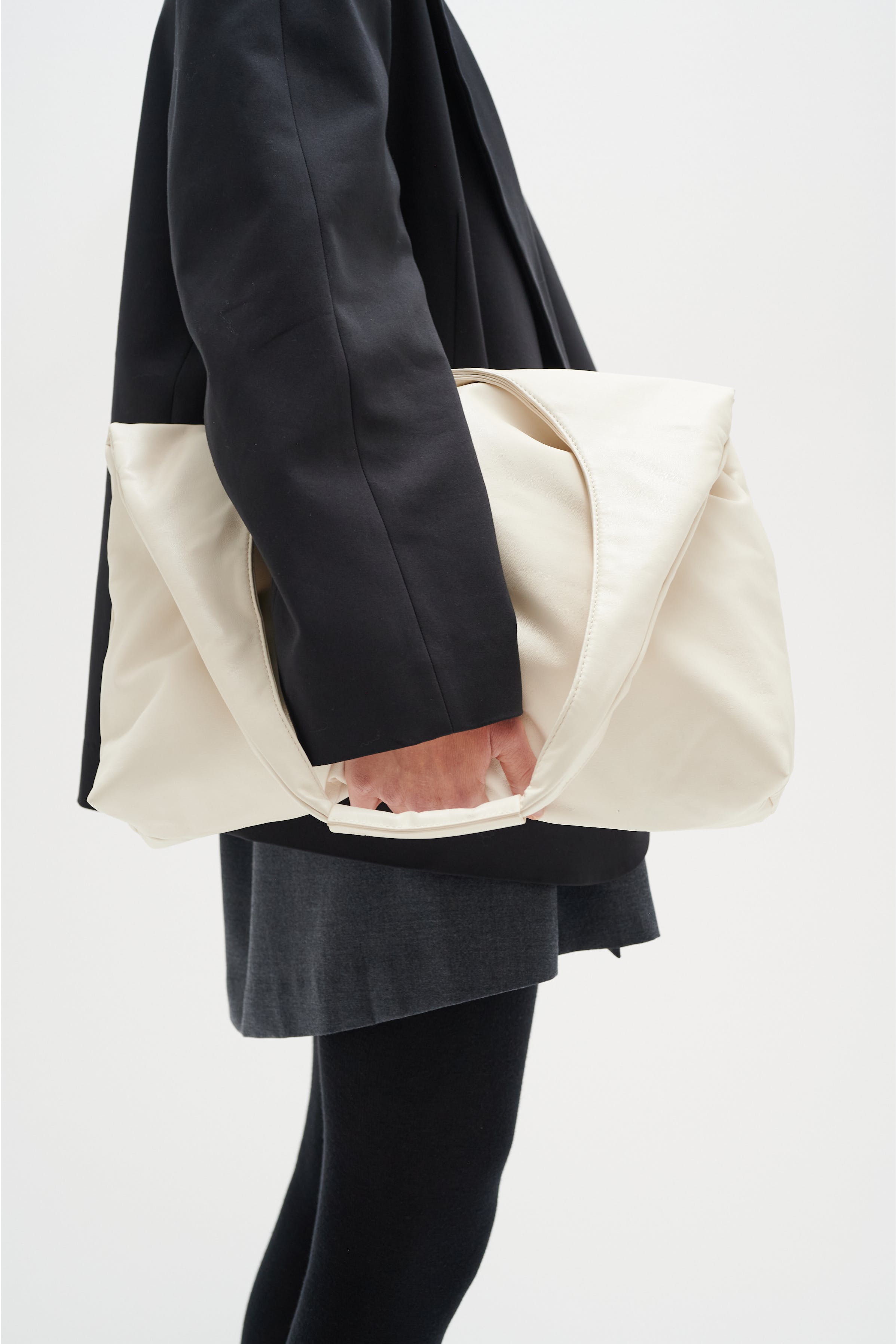 OEIW Taske LOOKBOOK DETAIL 30108246-110701