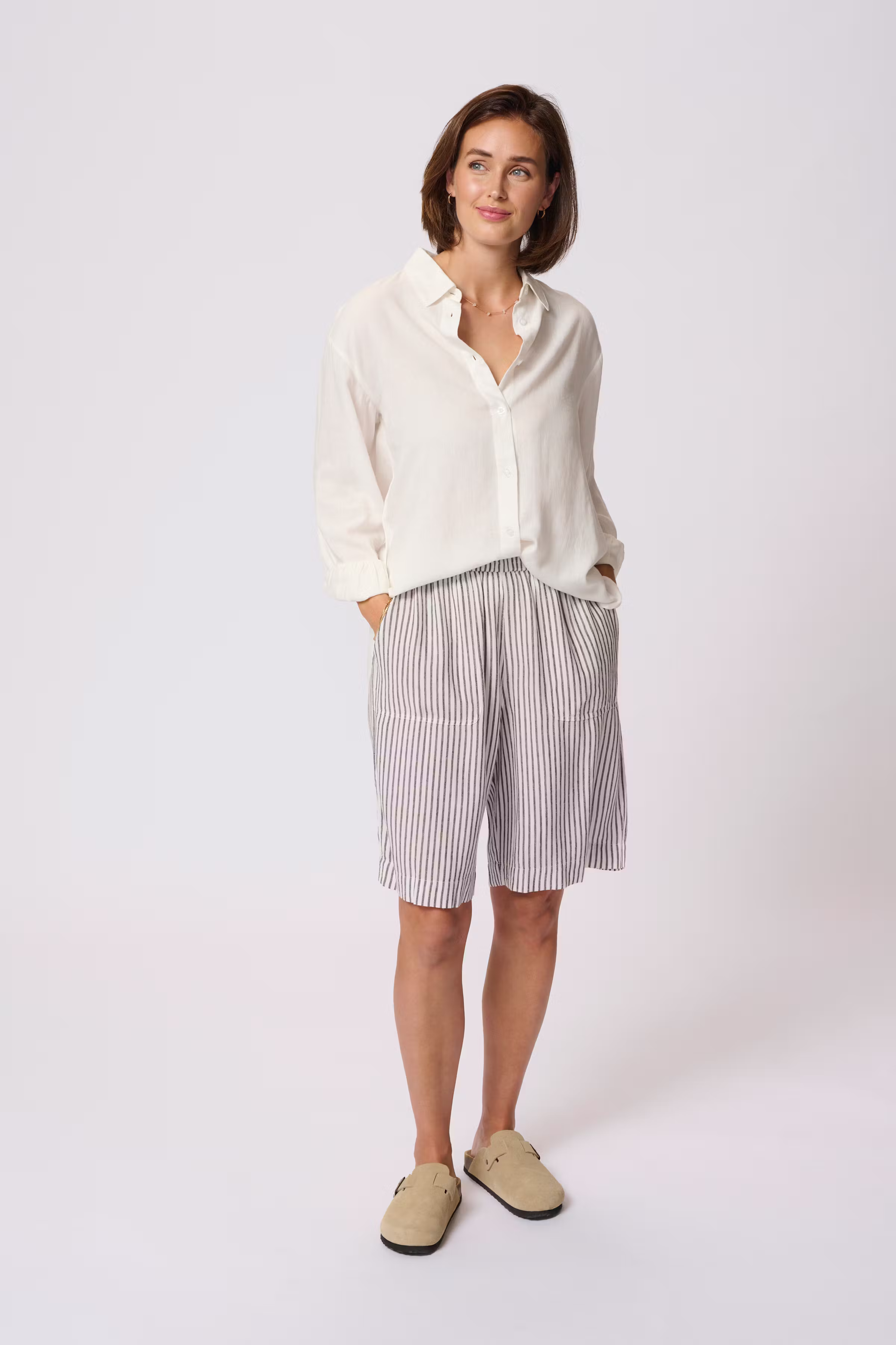 KAmilia Linnen Shorts LOOKBOOK FRONT 10509668-107749
