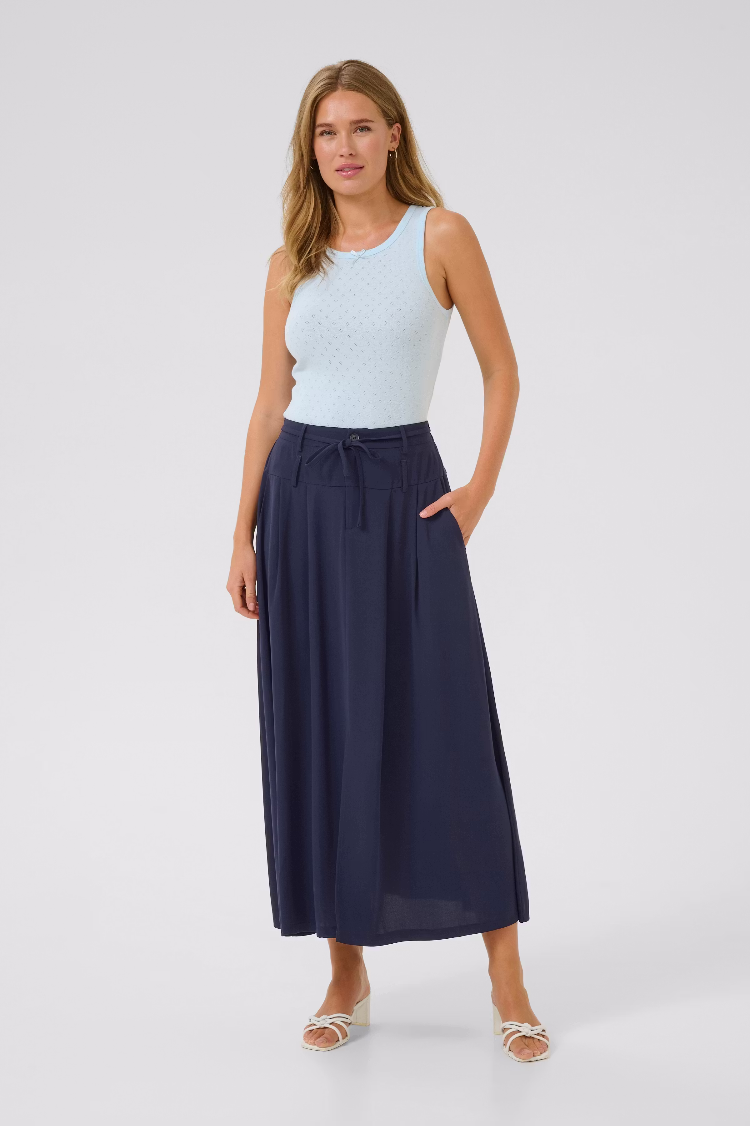 KAillis Skirt LOOKBOOK FRONT 10509886-194020