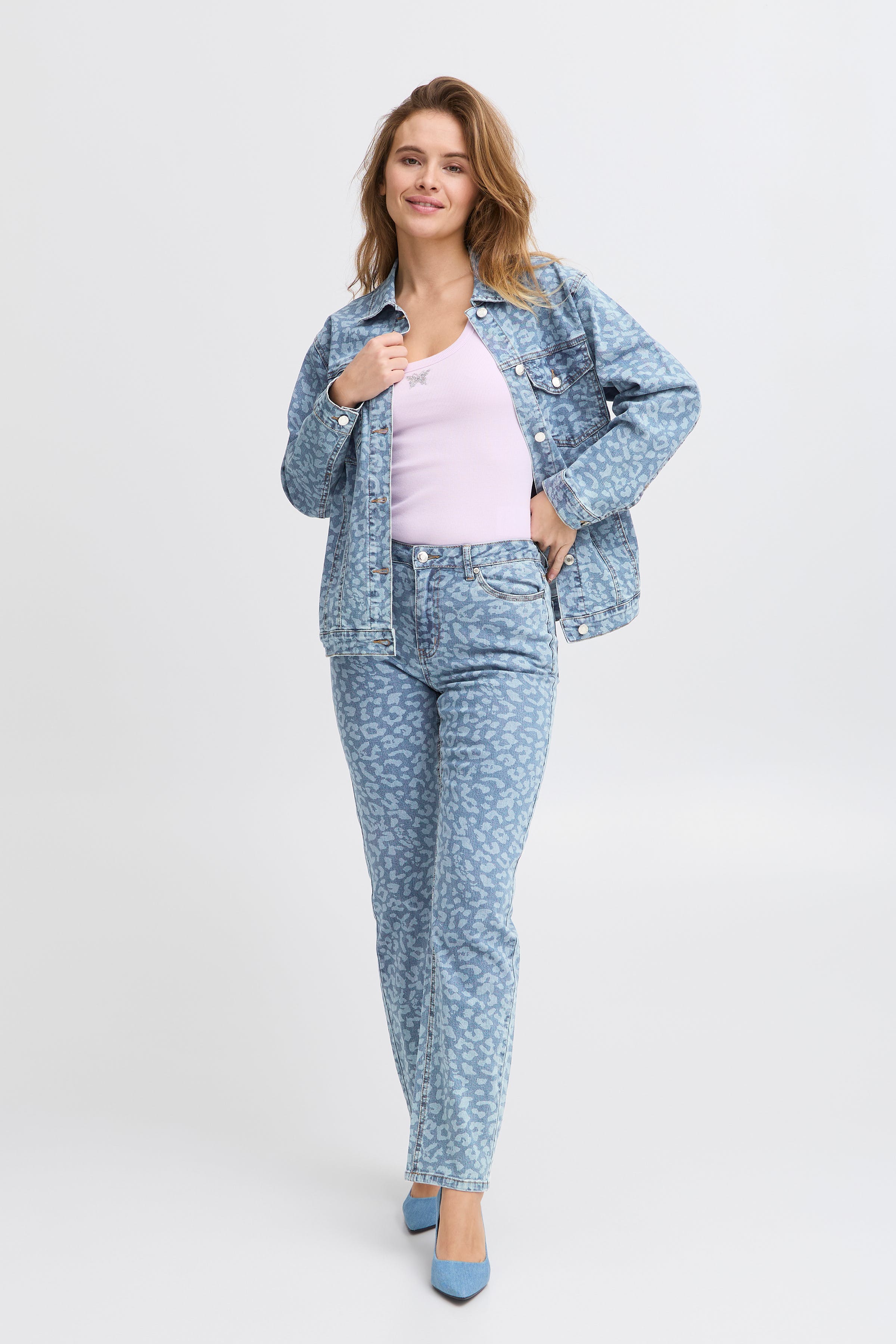 PXJANNAH UHW Jeans Straight Leg LOOKBOOK FRONT 50208788-205294